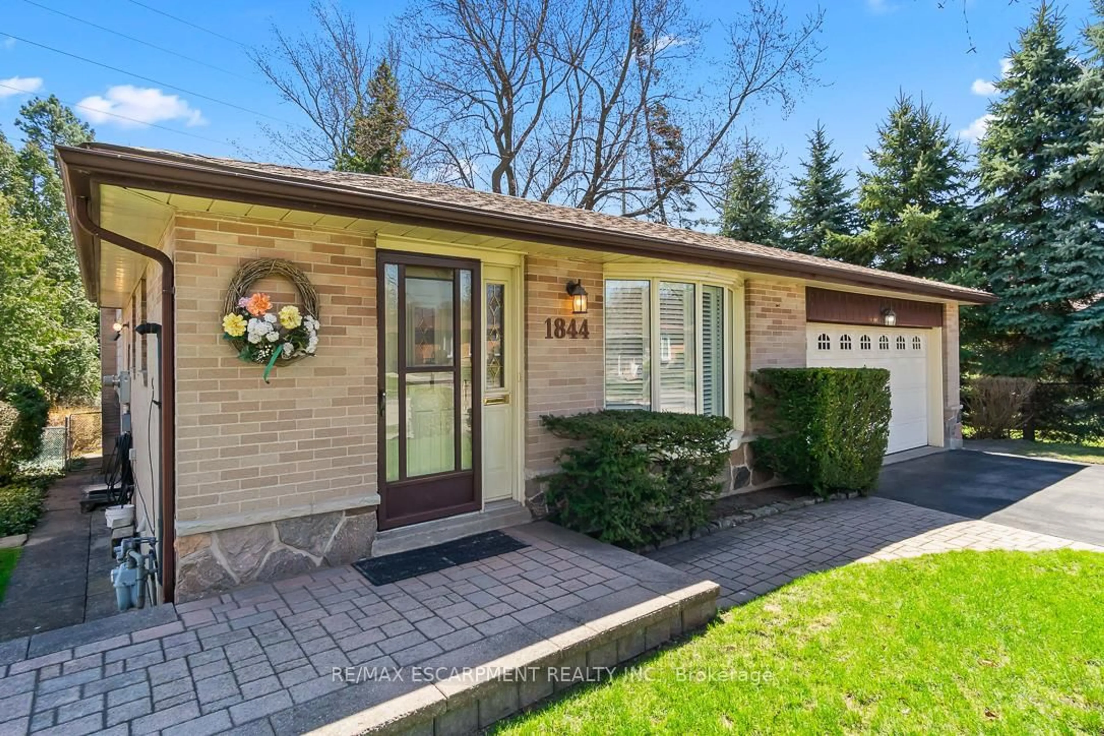 Home with brick exterior material, street for 1844 Barsuda Dr, Mississauga Ontario L5J 1V4