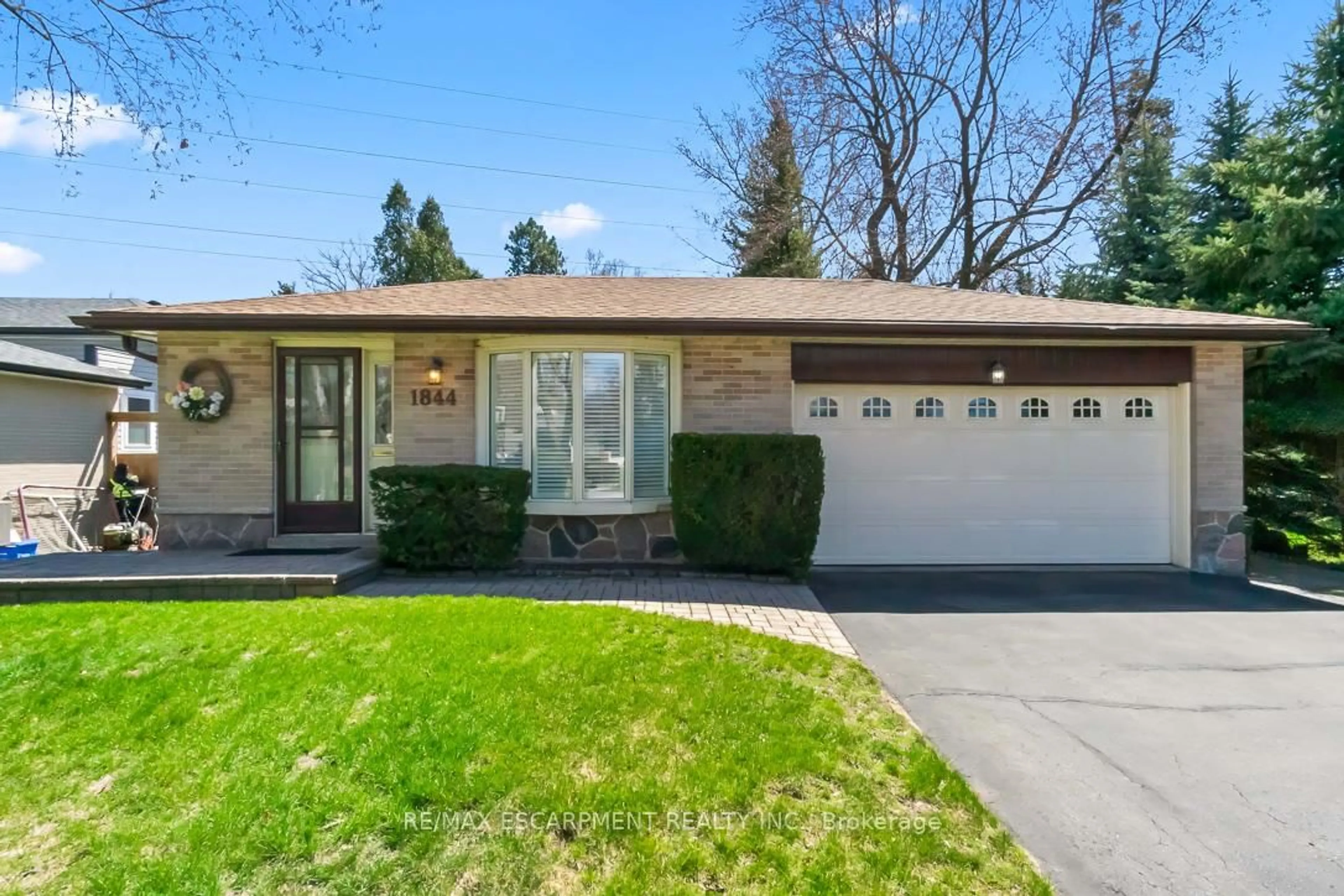 Unknown for 1844 Barsuda Dr, Mississauga Ontario L5J 1V4