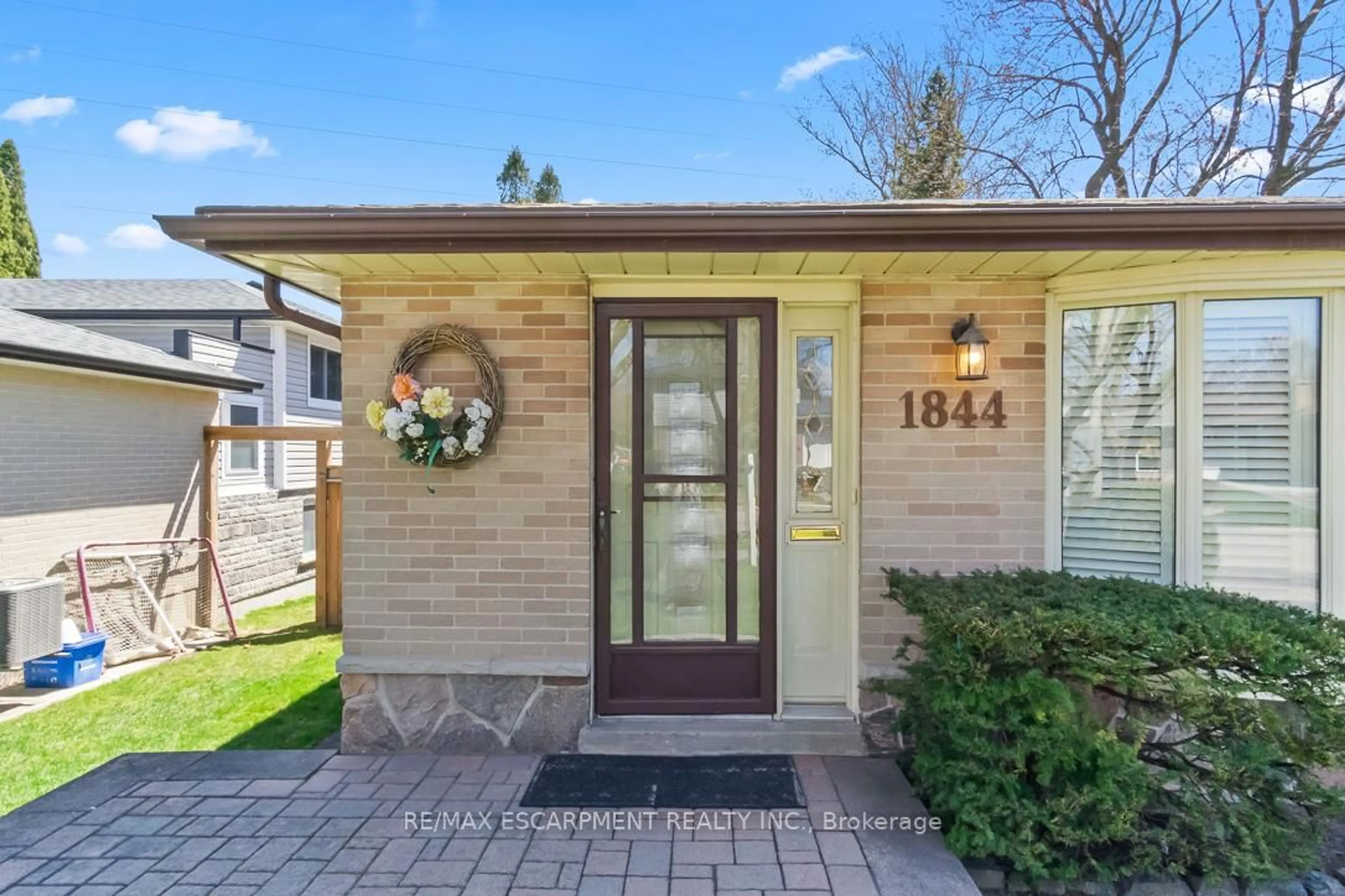 Unknown for 1844 Barsuda Dr, Mississauga Ontario L5J 1V4