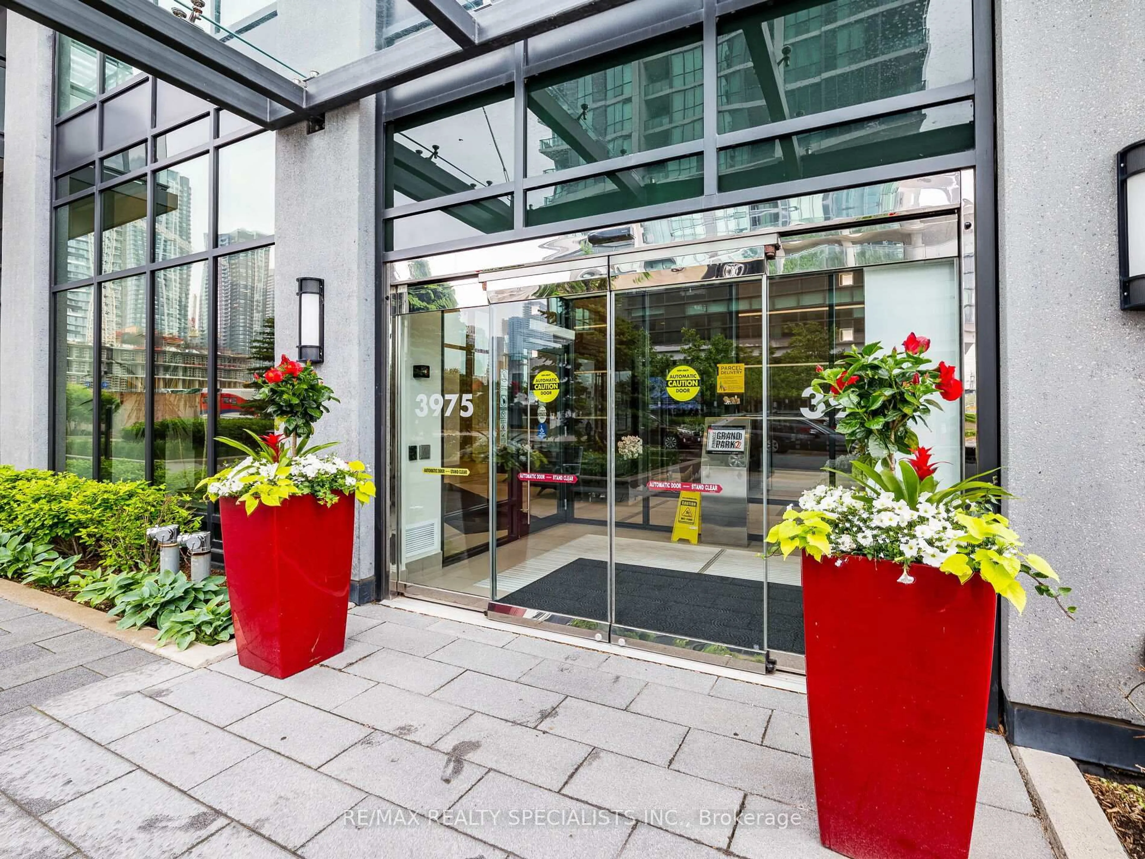 Indoor foyer for 3975 Grand Park Dr #403, Mississauga Ontario L5B 0K4