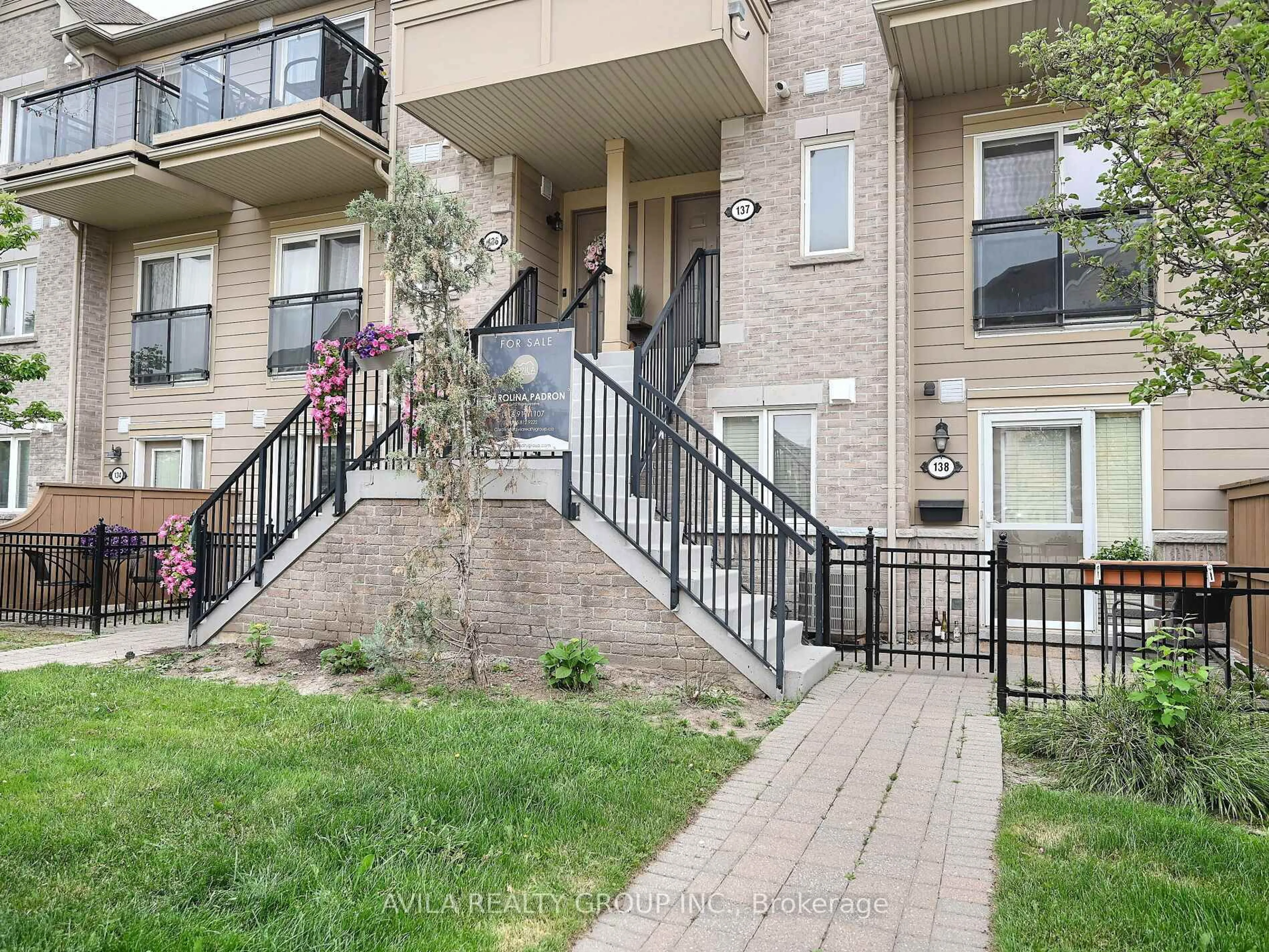 Patio, street for 4975 Southampton Dr #137, Mississauga Ontario L5M 8C8
