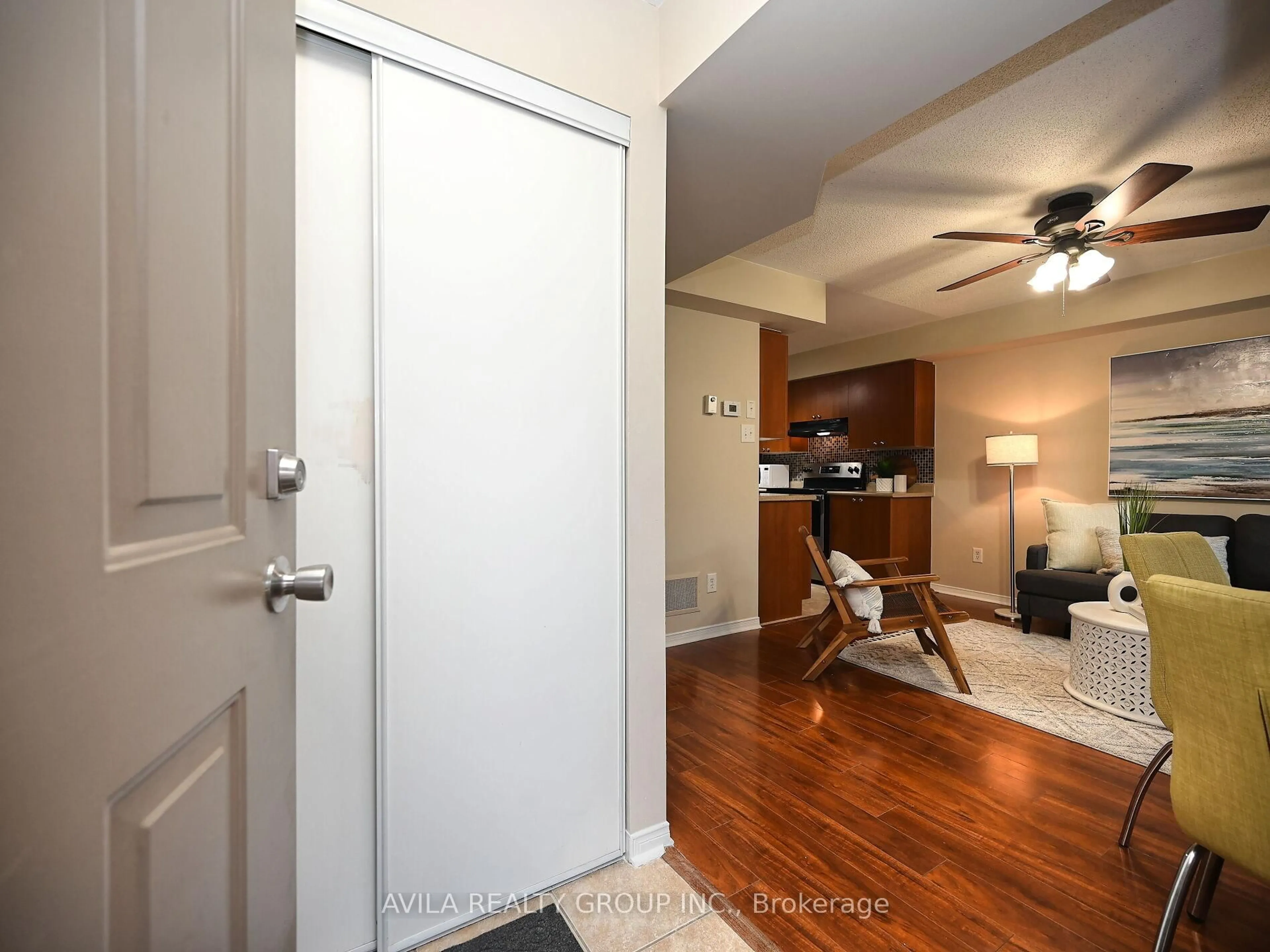 Indoor entryway for 4975 Southampton Dr #137, Mississauga Ontario L5M 8C8