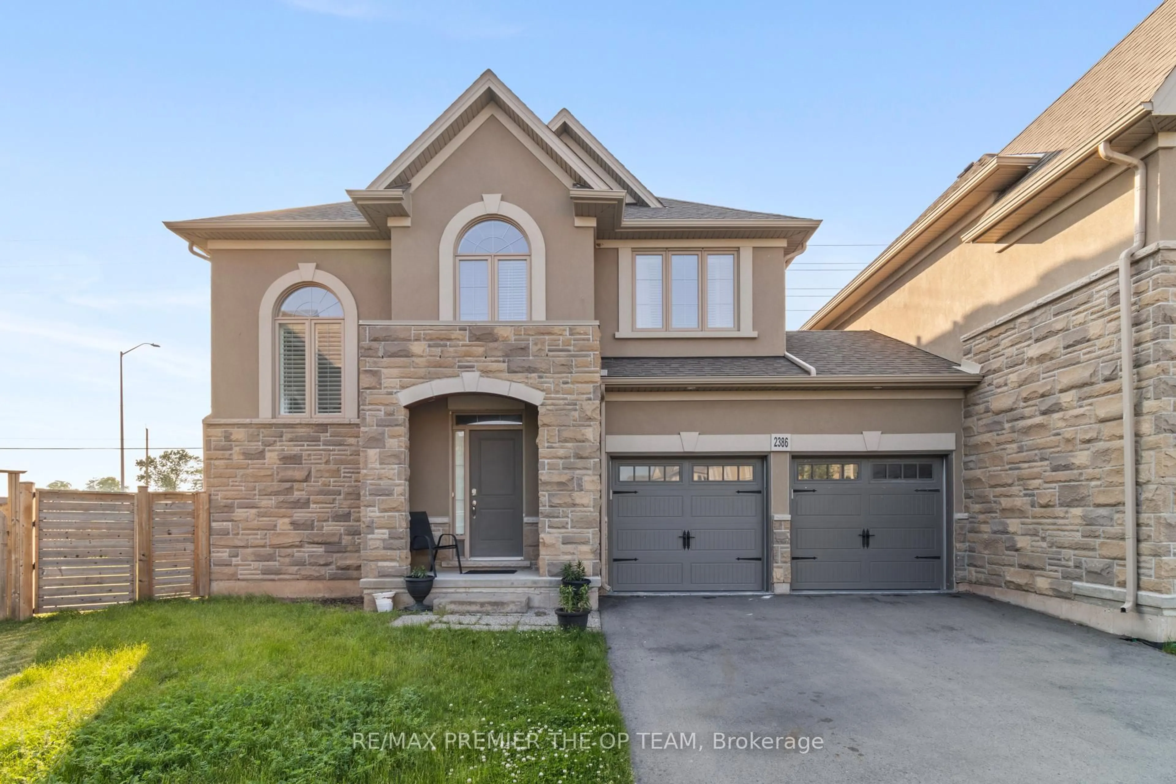 Home with brick exterior material, street for 2386 Natasha Circ, Oakville Ontario L6M 1P2