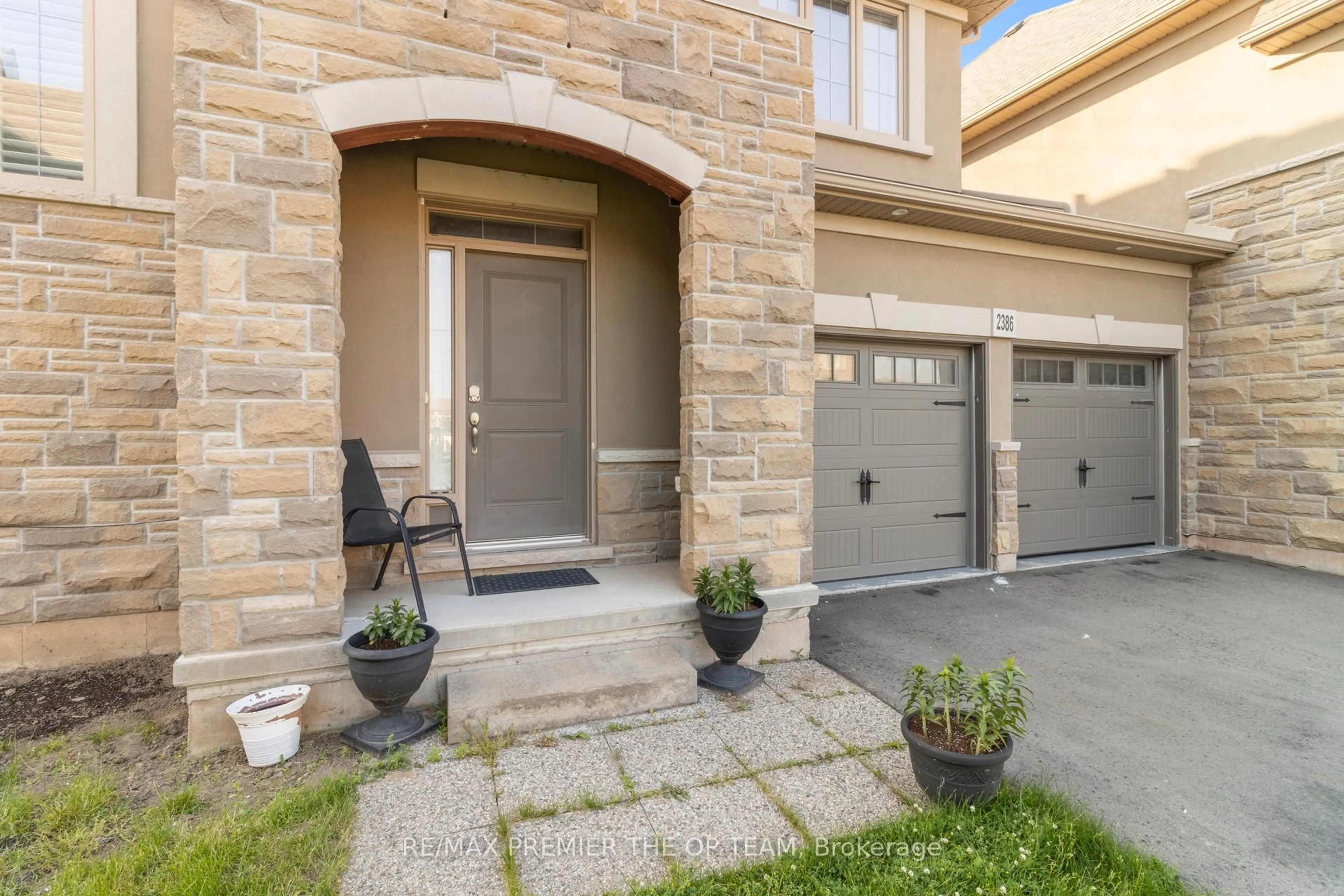 Unknown for 2386 Natasha Circ, Oakville Ontario L6M 1P2