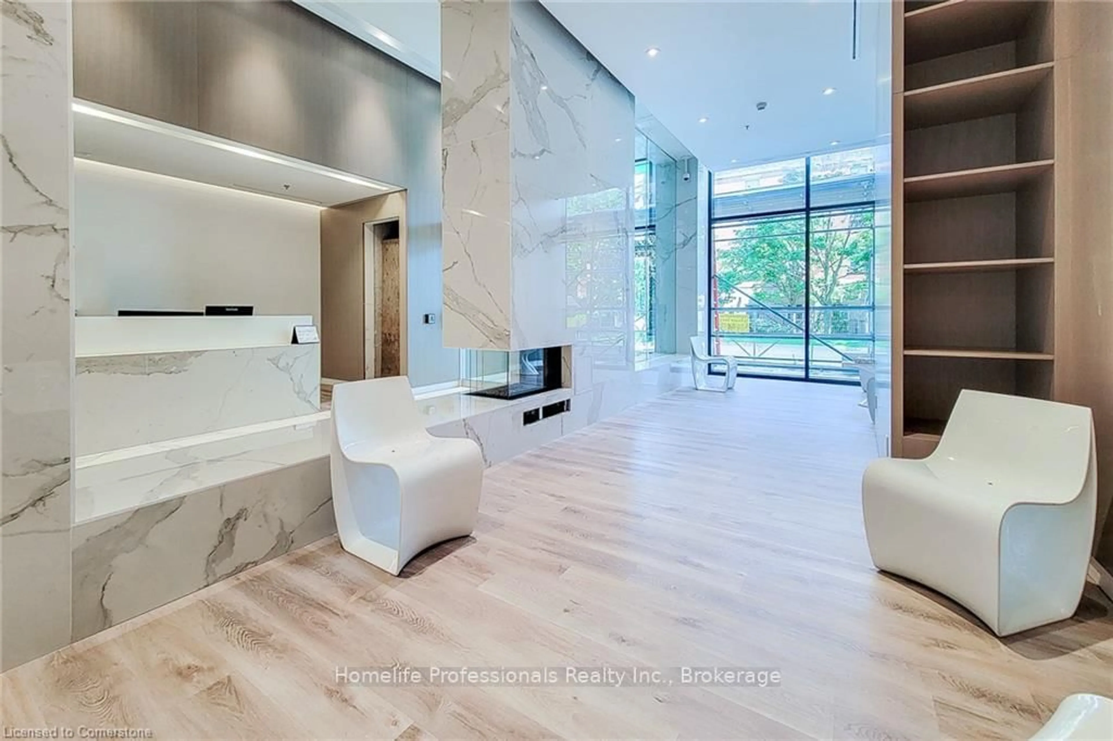 Indoor foyer for 370 Martha St #608, Burlington Ontario L7R 2P7