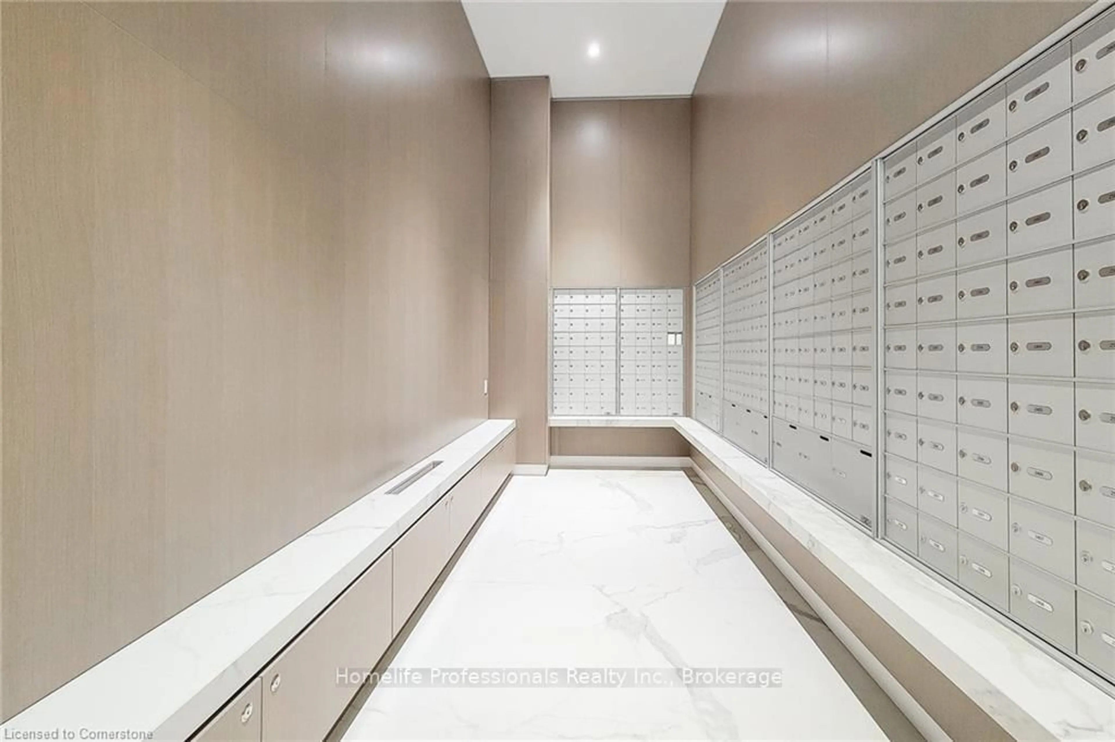 Indoor foyer for 370 Martha St #608, Burlington Ontario L7R 2P7