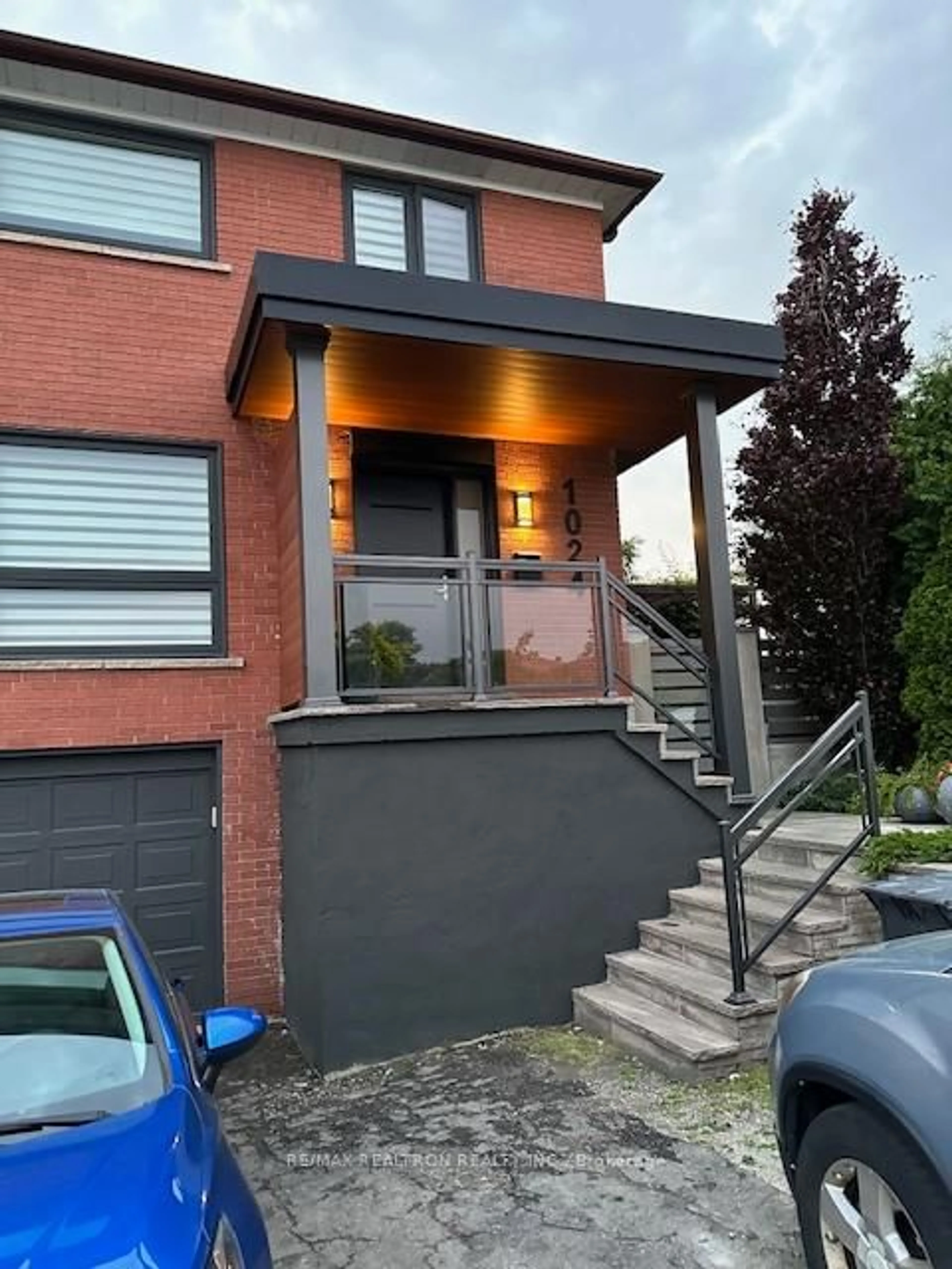 Home with brick exterior material, street for 1024 Syeston Crt, Mississauga Ontario L4Y 2W1