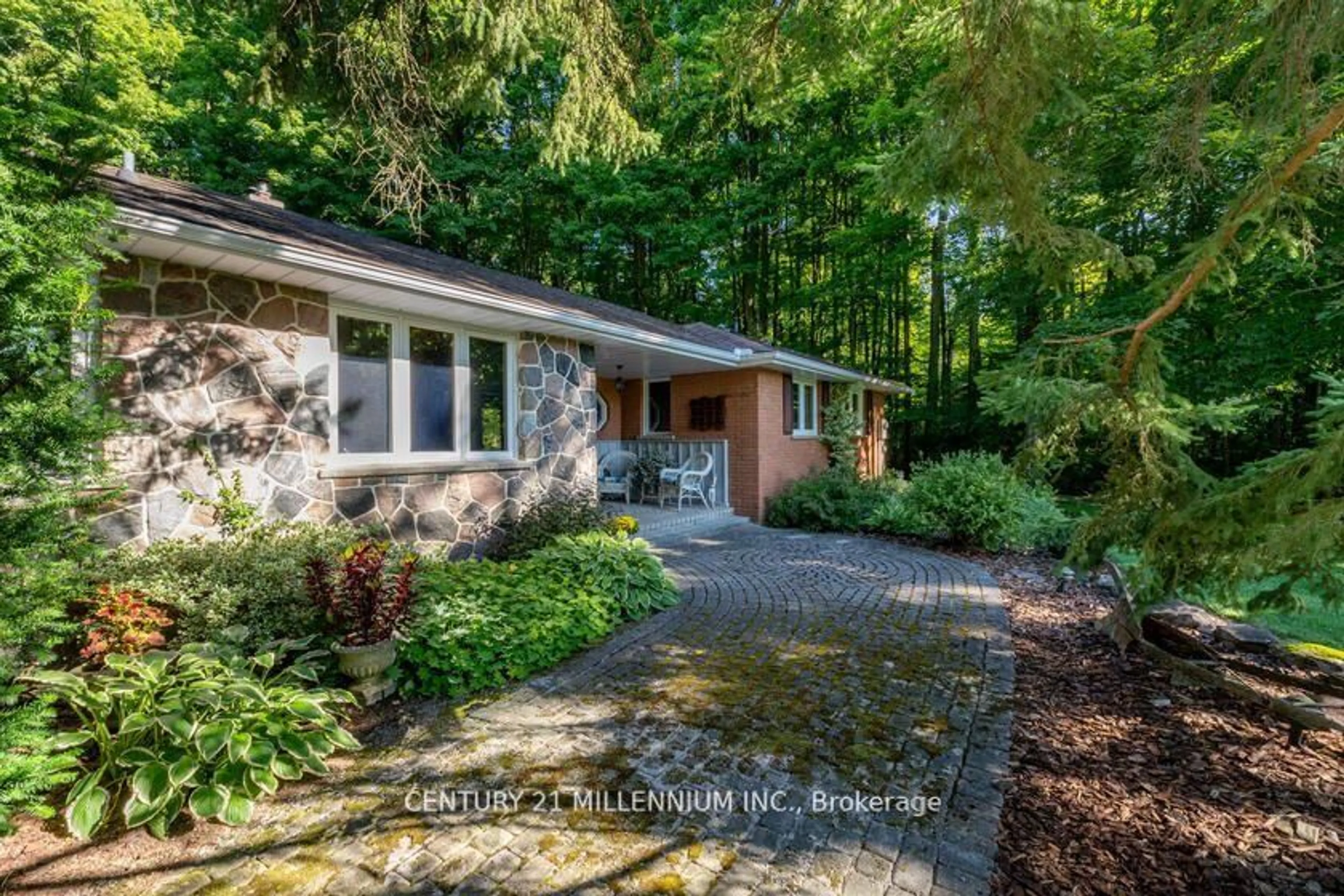 Home with brick exterior material, street for 1264 Olde Base Line Rd, Caledon Ontario L7C 0J1