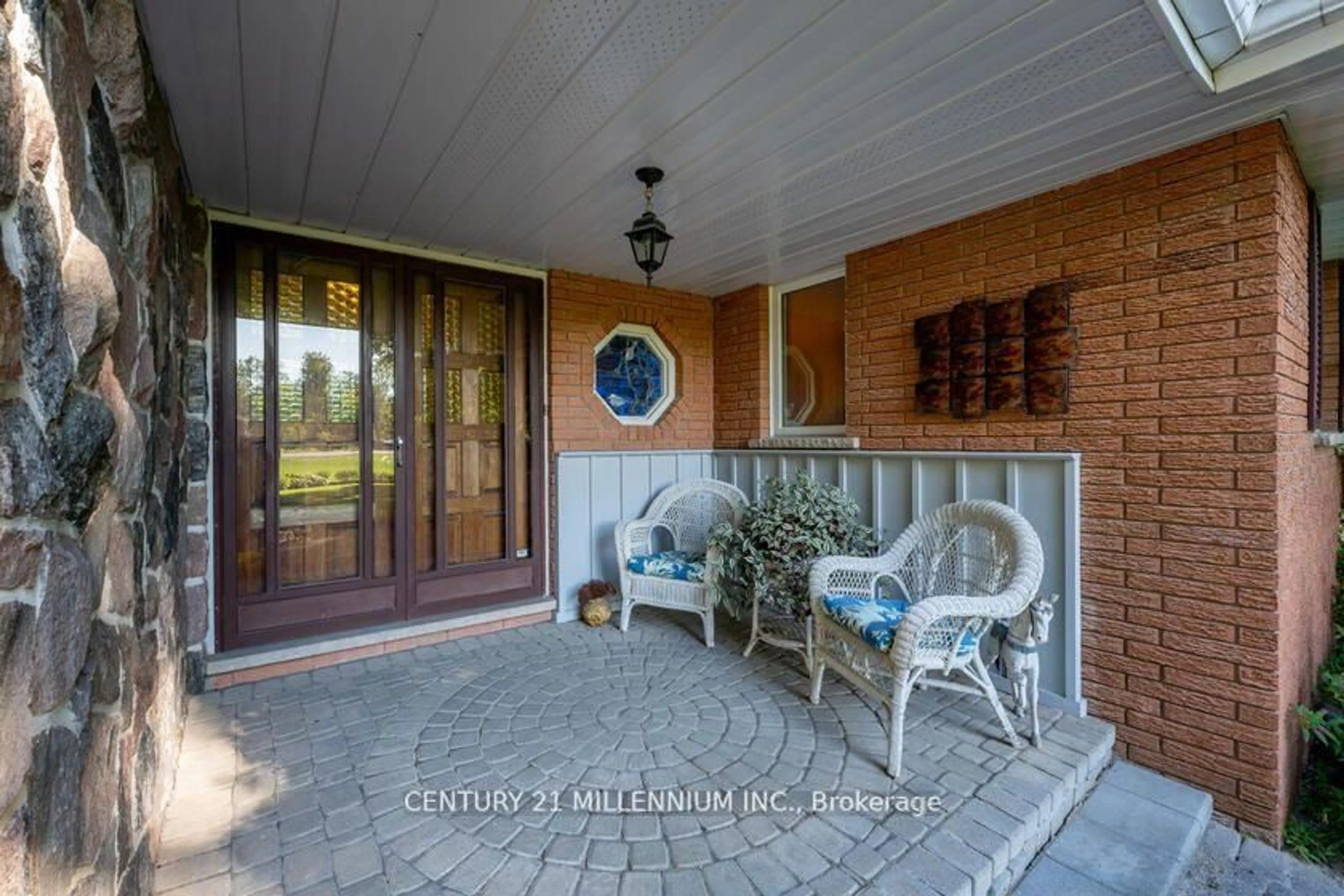 Indoor entryway for 1264 Olde Base Line Rd, Caledon Ontario L7C 0J1