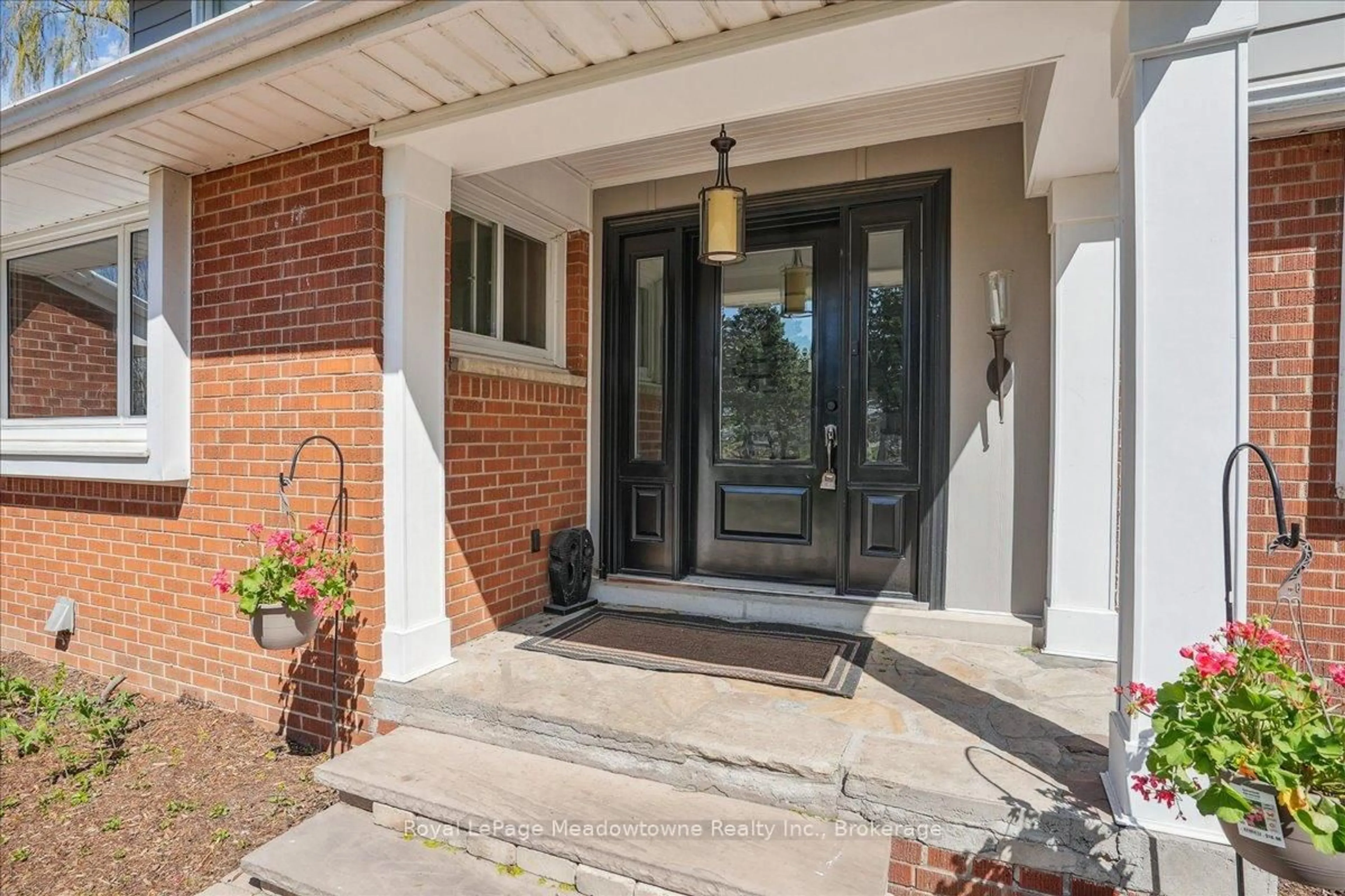Indoor entryway for 12840 Britannia Rd, Milton Ontario L9E 0V3