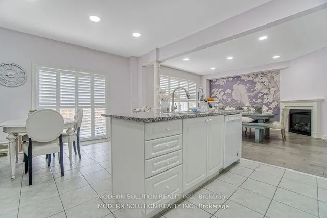 Additional image 30 of 552 Bessborough Dr