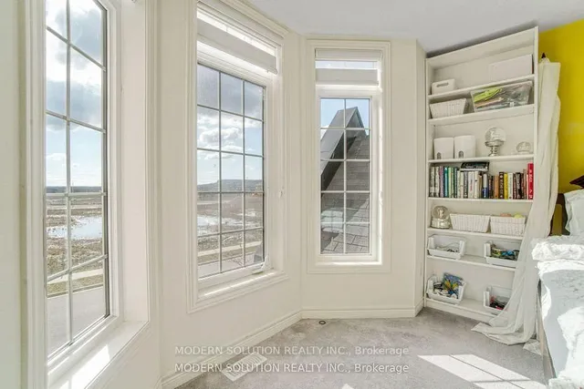 Additional image 24 of 552 Bessborough Dr