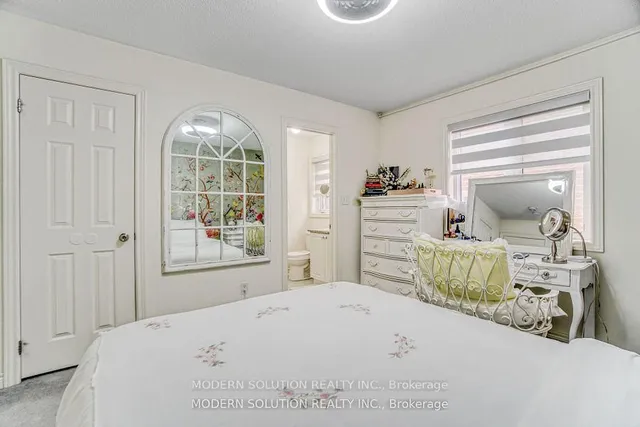 Additional image 23 of 552 Bessborough Dr