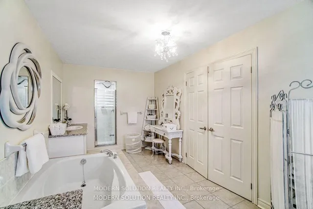 Additional image 21 of 552 Bessborough Dr