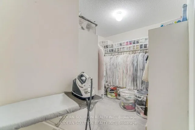 Additional image 19 of 552 Bessborough Dr
