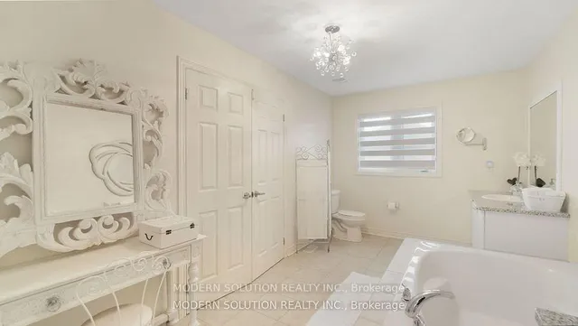 Additional image 17 of 552 Bessborough Dr
