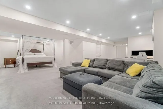 Additional image 12 of 552 Bessborough Dr