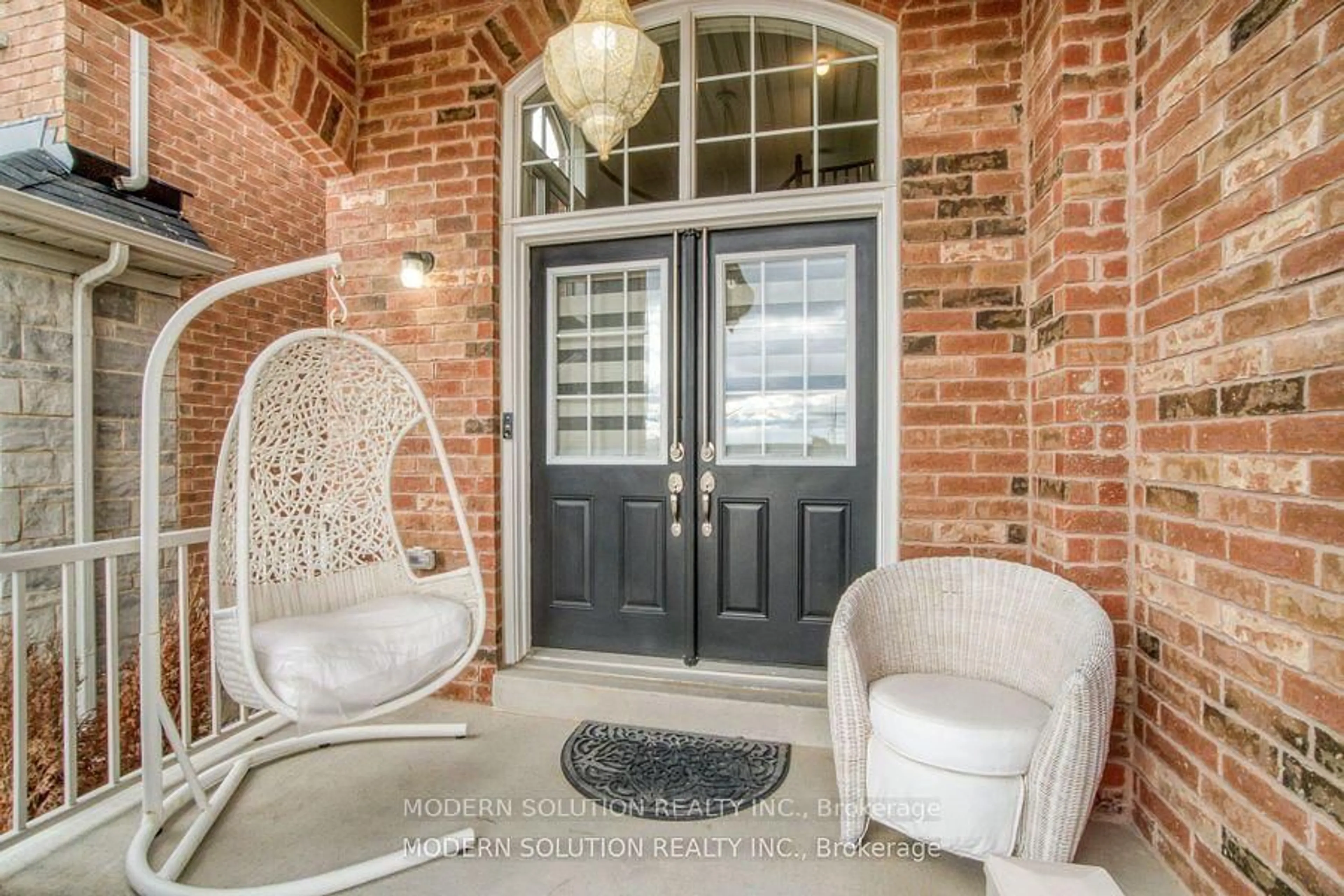 Indoor entryway for 552 Bessborough Dr, Milton Ontario L9T 8P5
