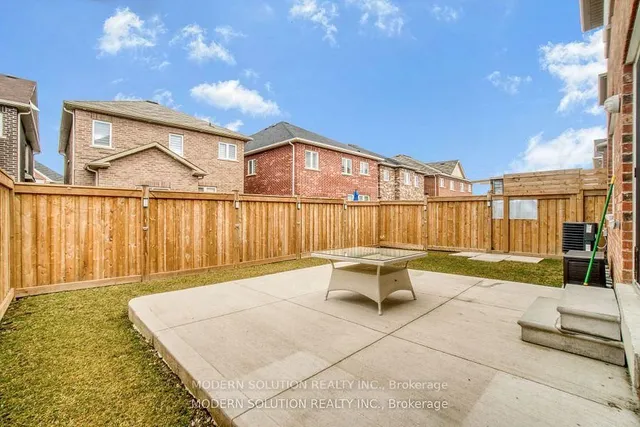 Additional image 10 of 552 Bessborough Dr
