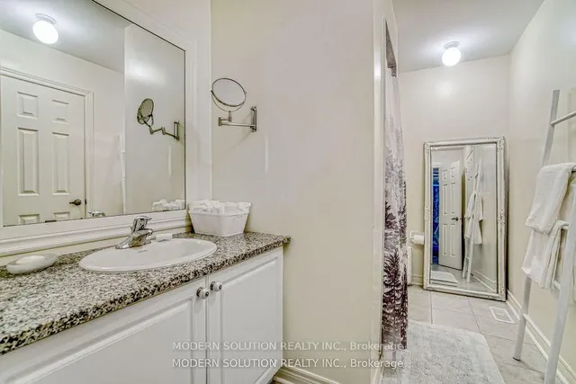 Additional image 9 of 552 Bessborough Dr