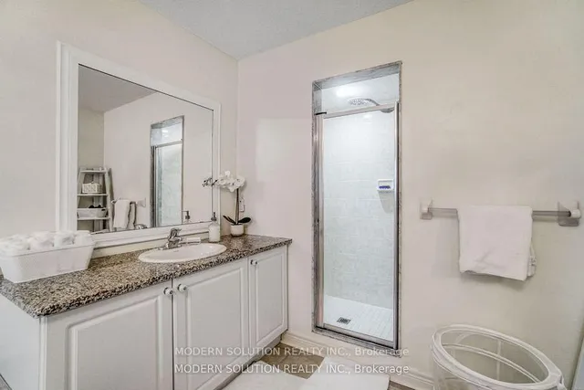 Additional image 7 of 552 Bessborough Dr