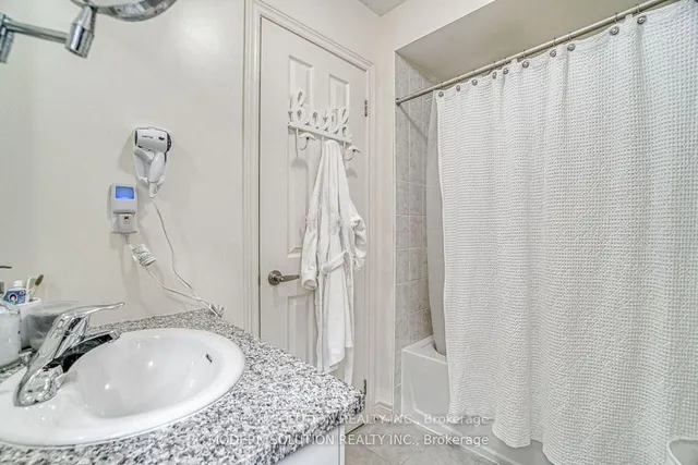 Additional image 5 of 552 Bessborough Dr