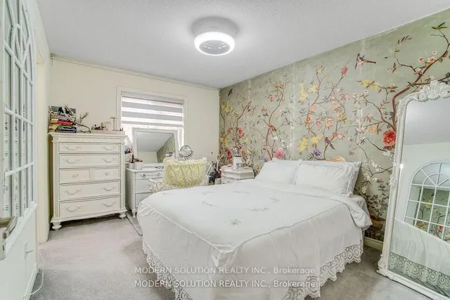 Additional image 2 of 552 Bessborough Dr