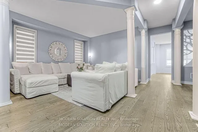 Primary image of 552 Bessborough Dr