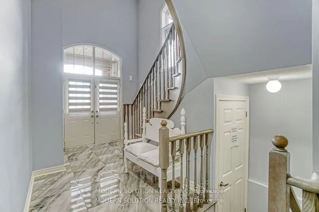 Additional image 35 of 552 Bessborough Dr