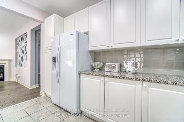 Additional image 33 of 552 Bessborough Dr