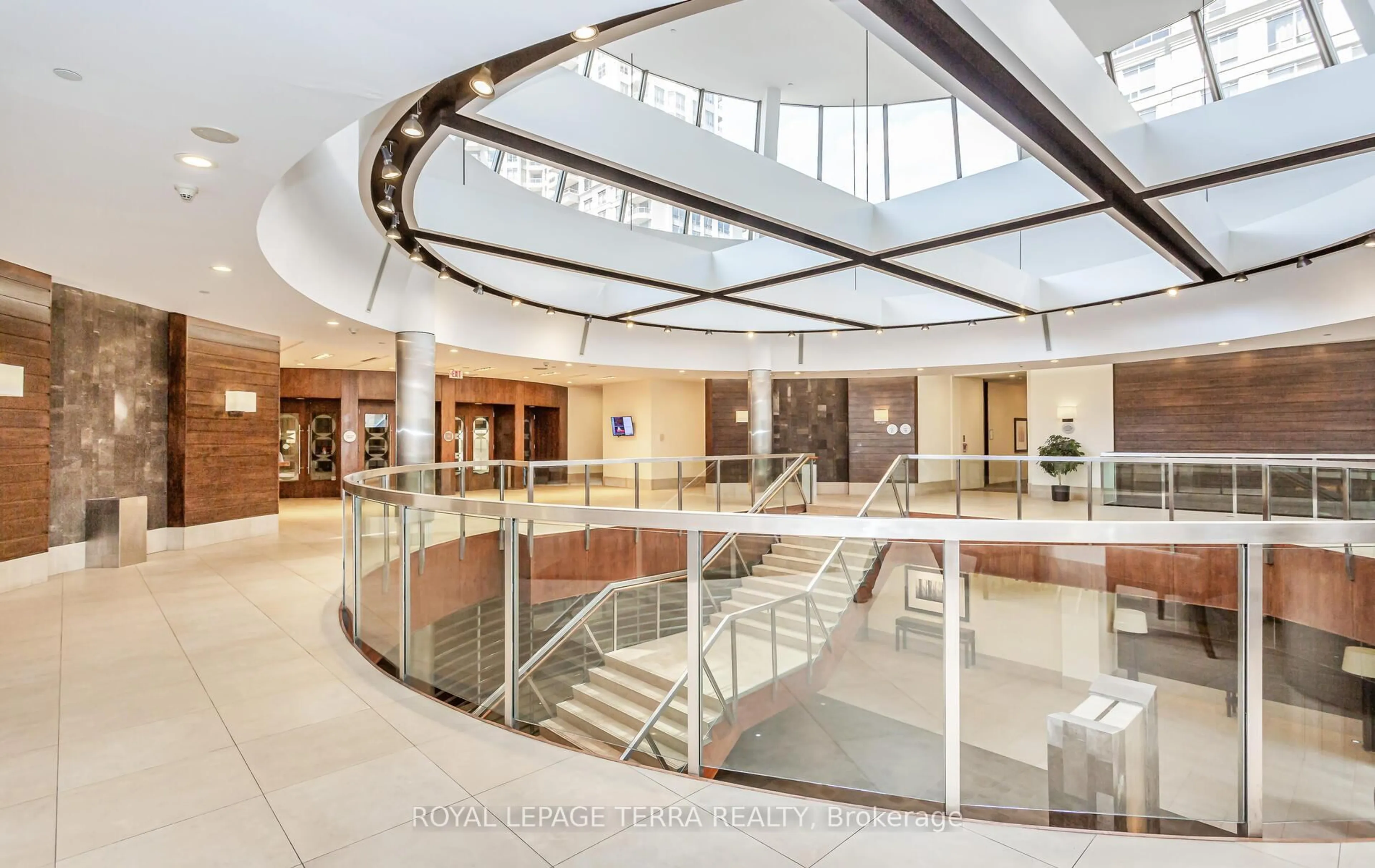 Indoor foyer for 3888 Duke Of York Blvd #430, Mississauga Ontario L5B 4P5