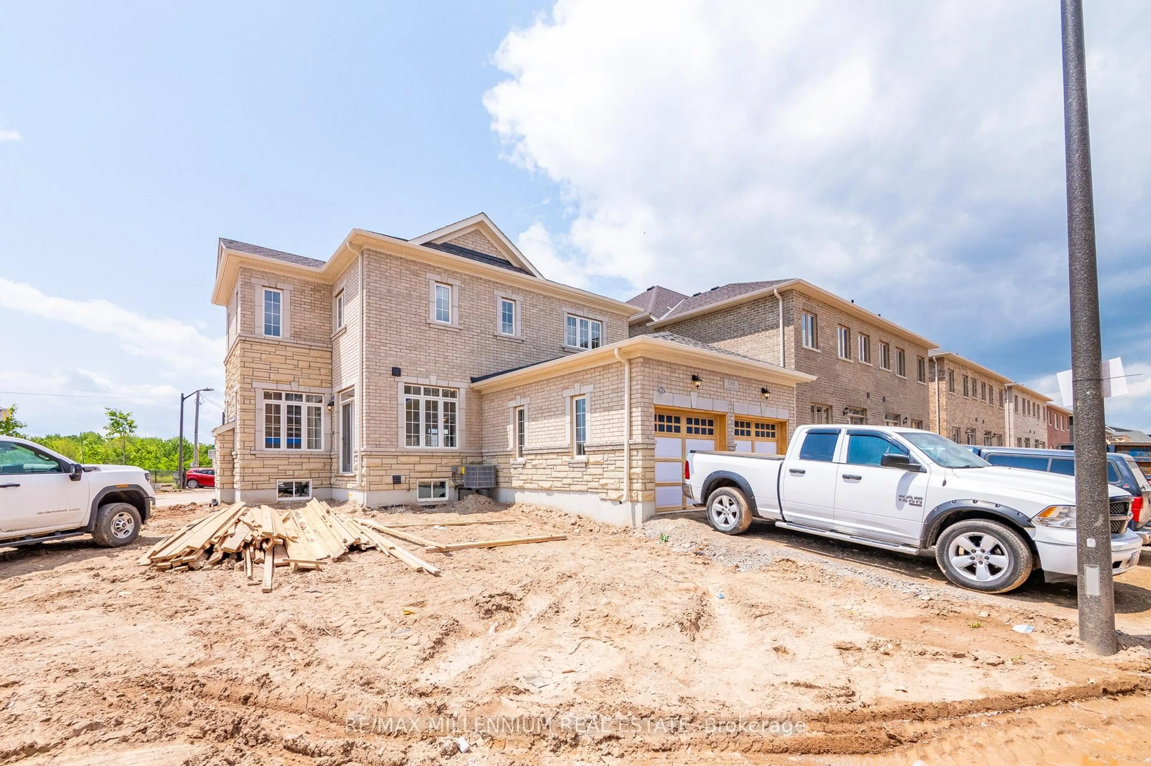 Home with brick exterior material, building for 3165 Crystal Dr, Oakville Ontario L6M 5S8