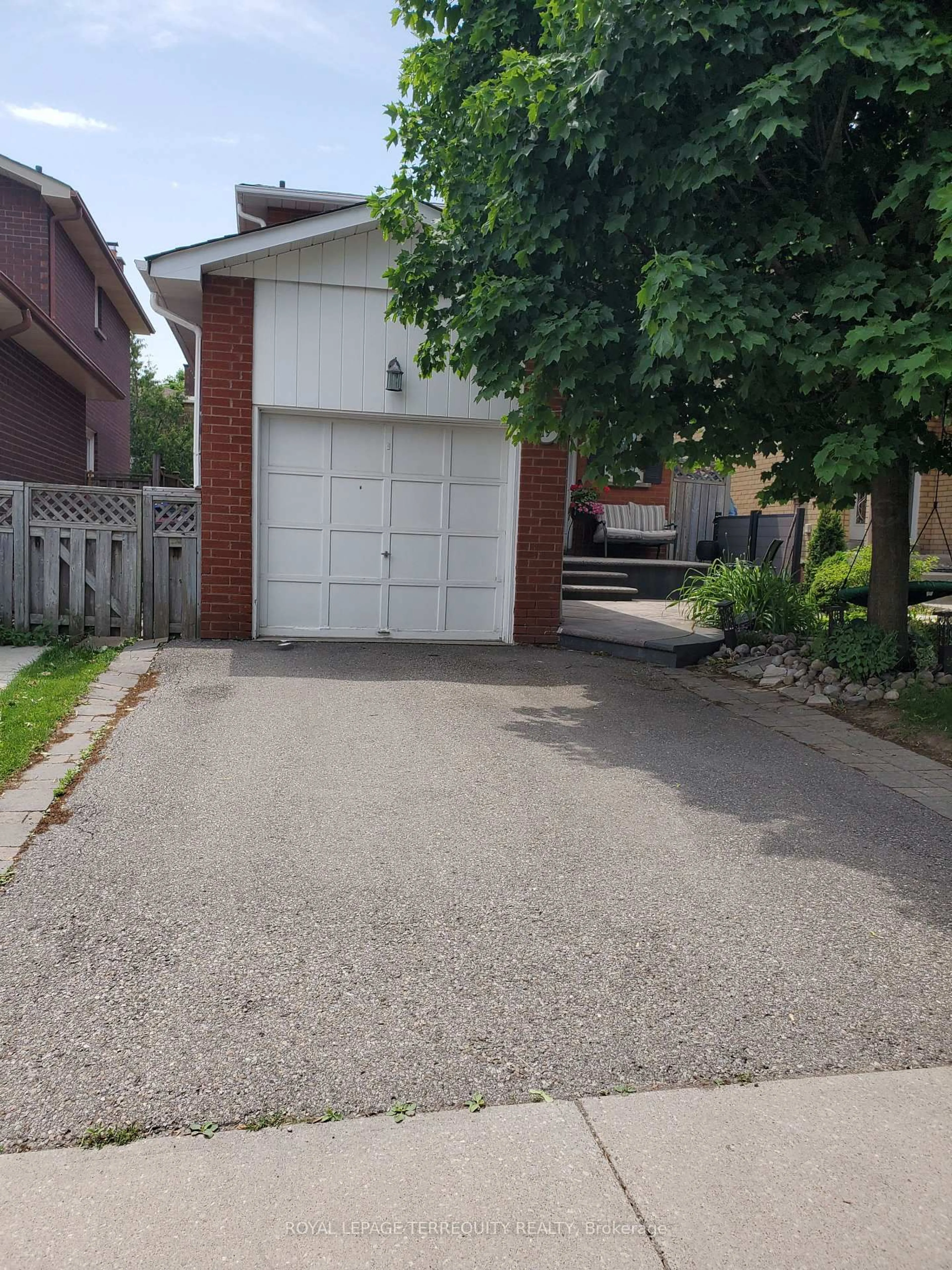 Unknown for 19 Tralee St, Brampton Ontario L6Z 2Z6