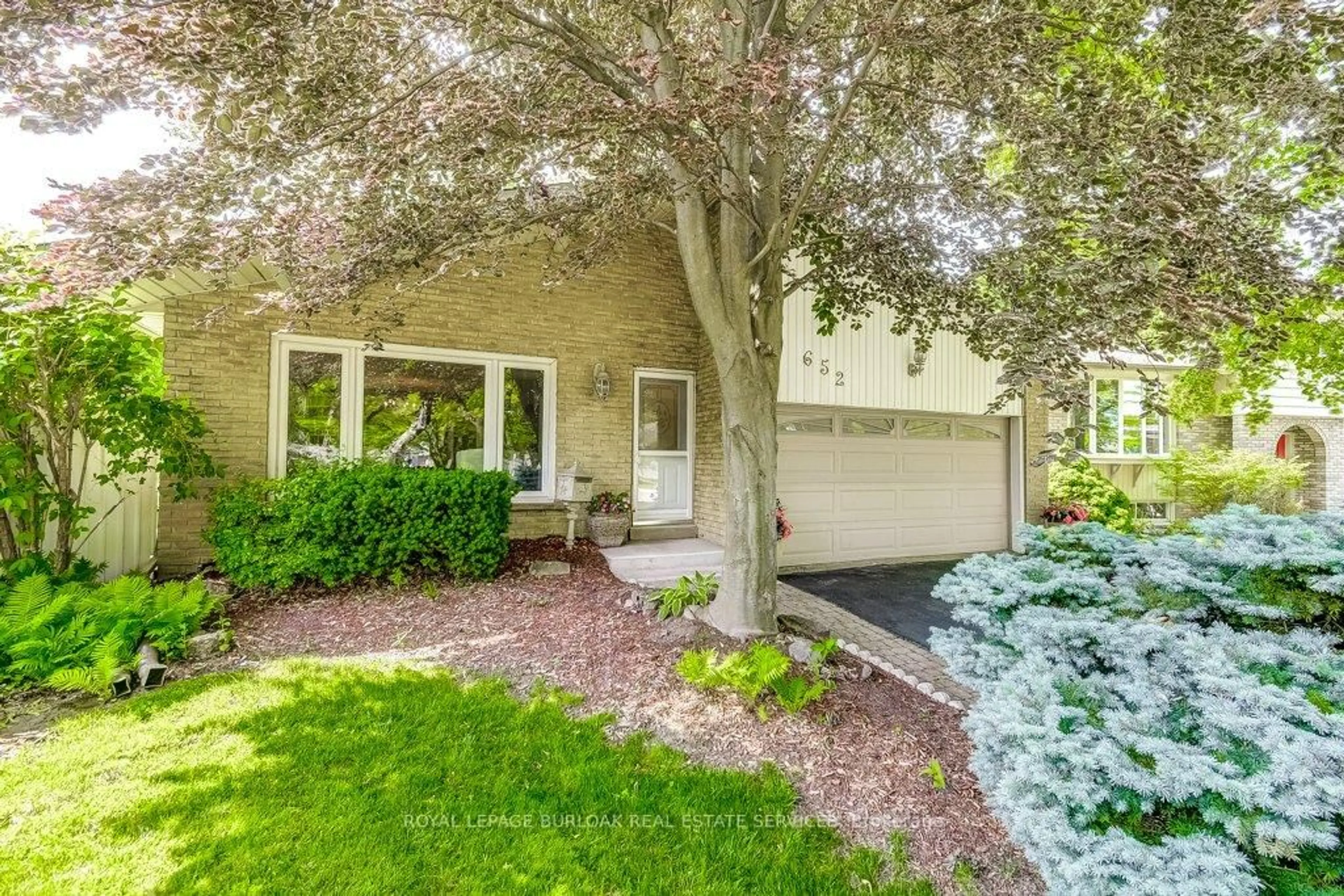 Unknown for 652 Auburn Cres, Burlington Ontario L7L 5B2
