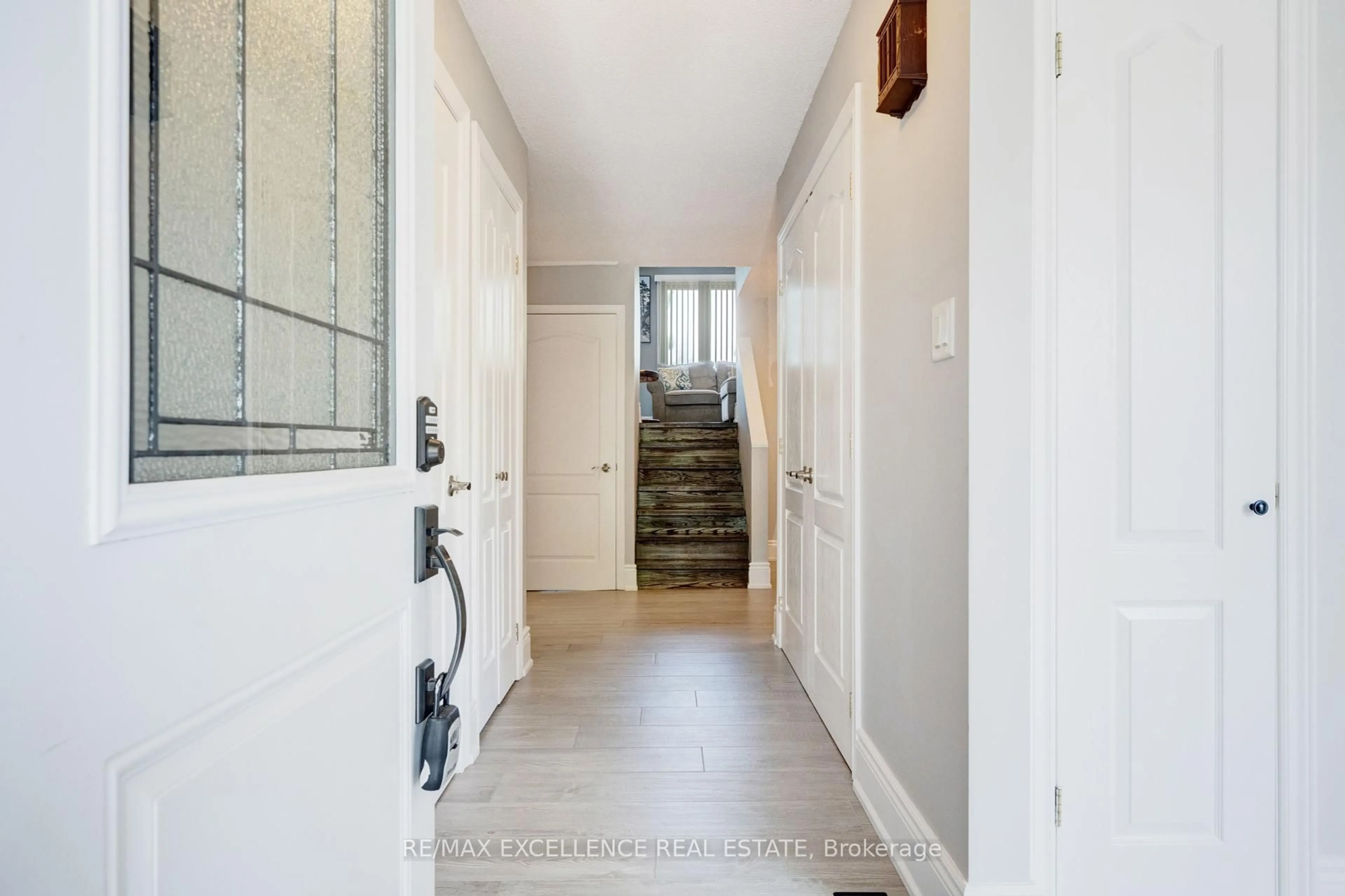 Indoor entryway for 18 Carter Dr, Brampton Ontario L6V 3N5
