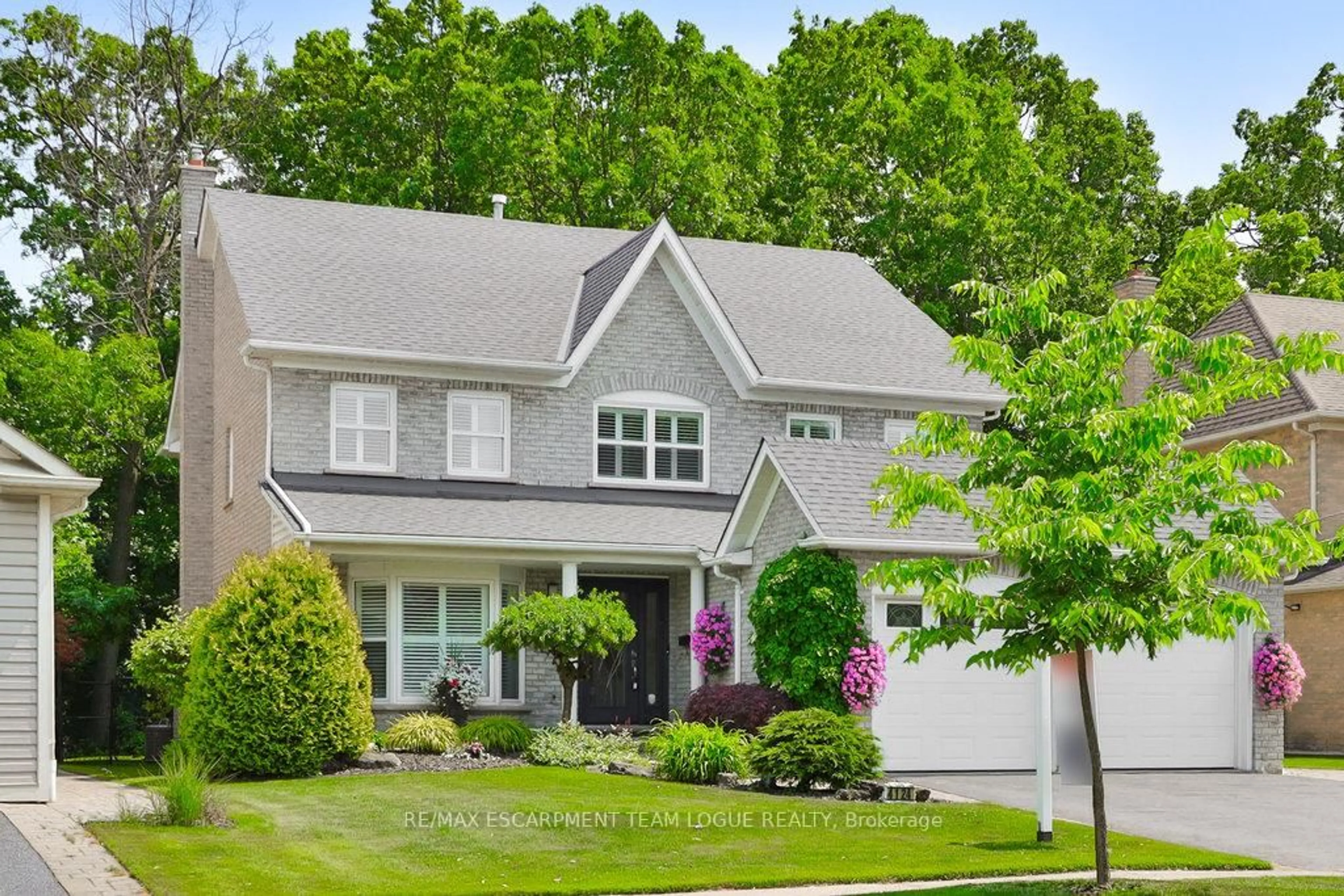 Home with vinyl exterior material, street for 4124 MILLCROFT PARK Dr, Burlington Ontario L7M 3V8
