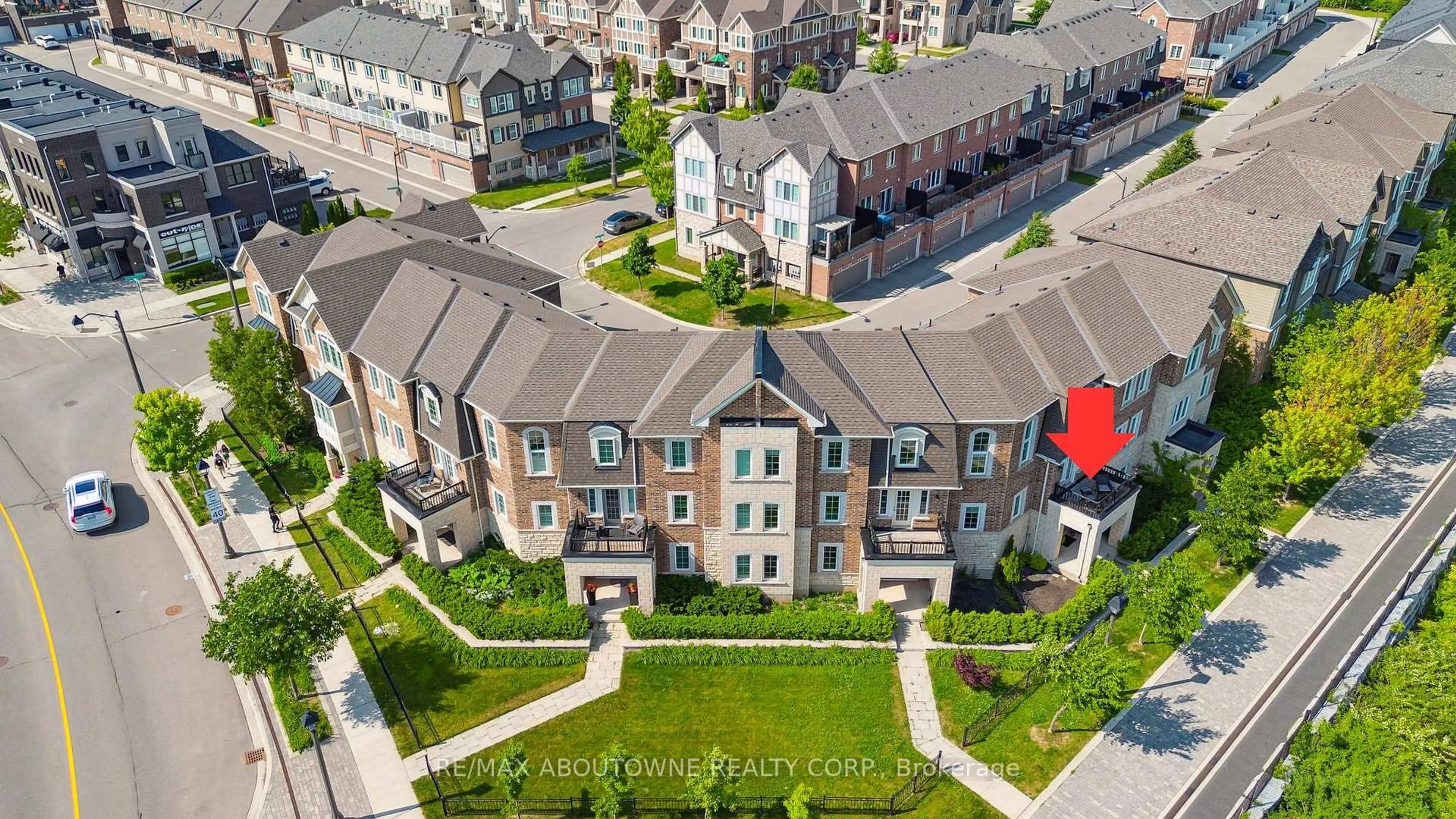 A pic from outside/outdoor area/front of a property/back of a property/a pic from drone, unknown for 3045 George Savage Ave #3, Oakville Ontario L6M 0Y8