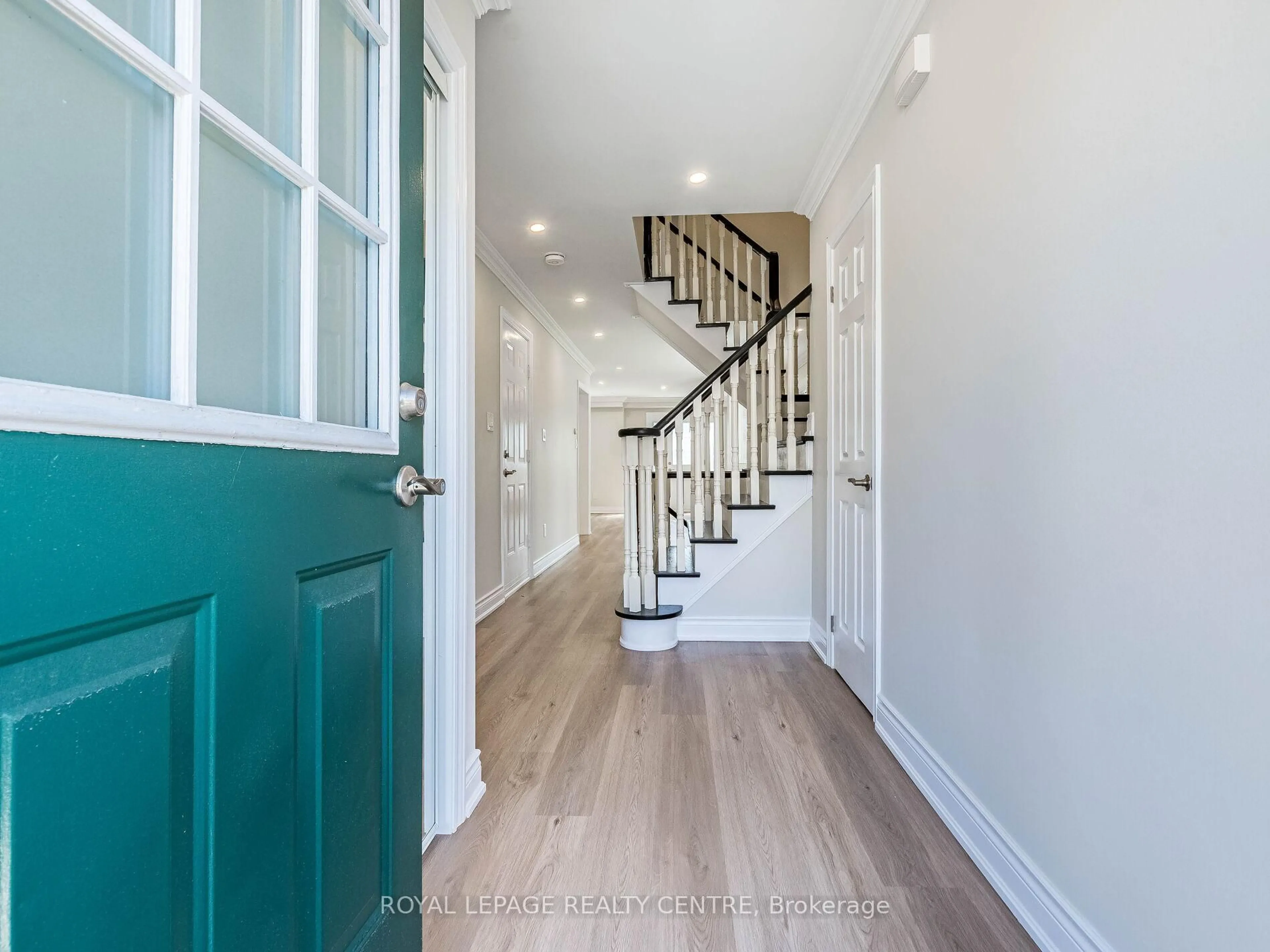 Indoor entryway for 455 Apache Crt #62, Mississauga Ontario L4Z 3W8