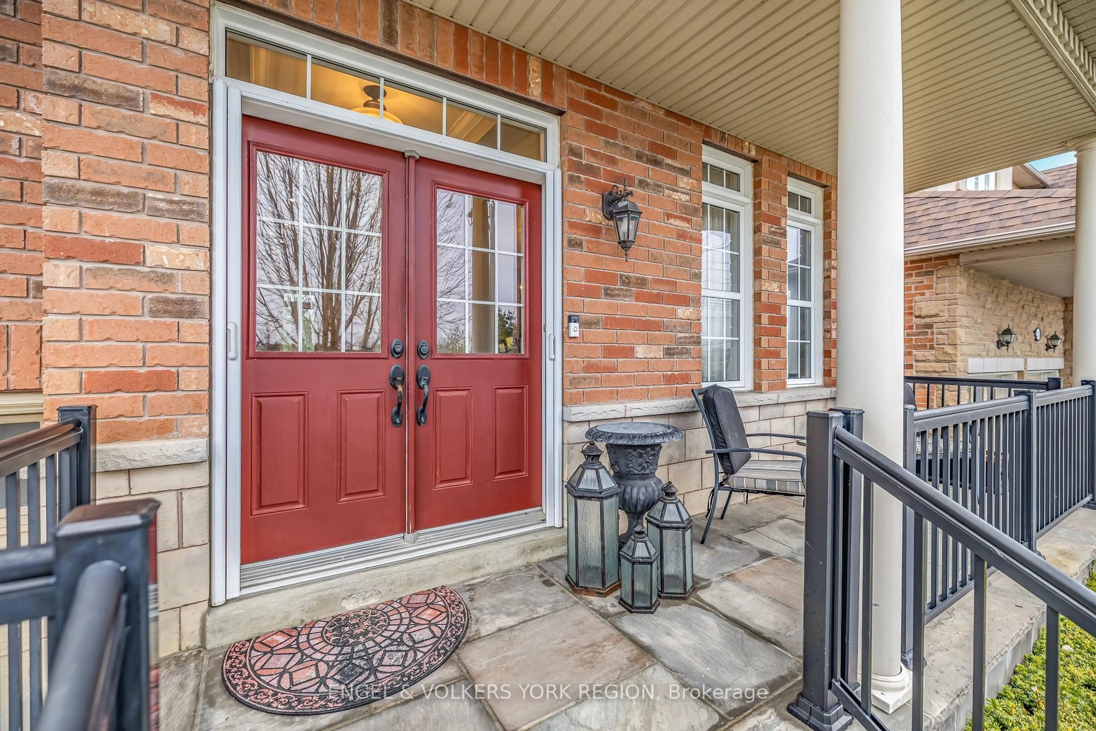 Indoor entryway for 26 Imperial Lakes Dr, Brampton Ontario L6P 2V3