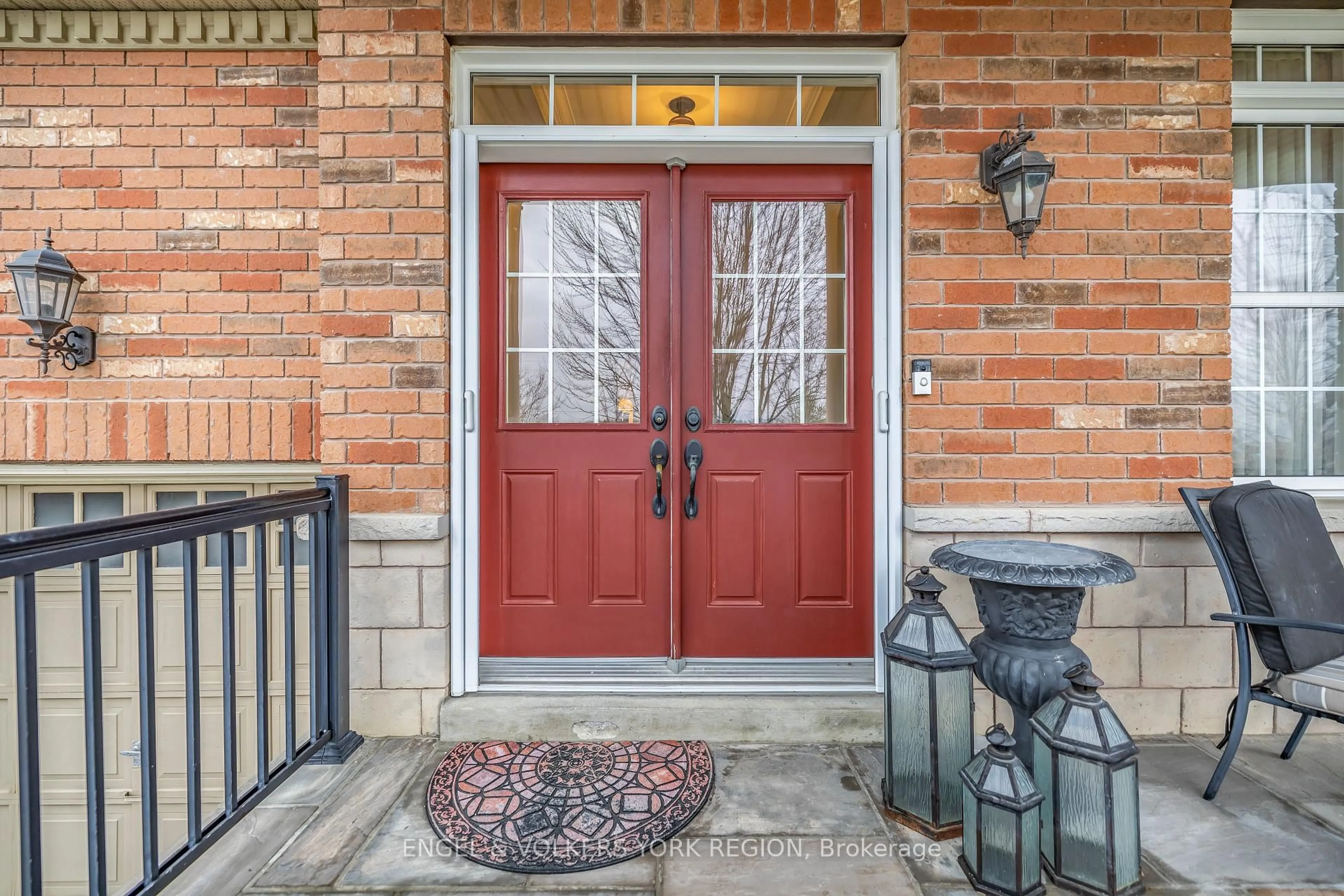 Indoor entryway for 26 Imperial Lakes Dr, Brampton Ontario L6P 2V3