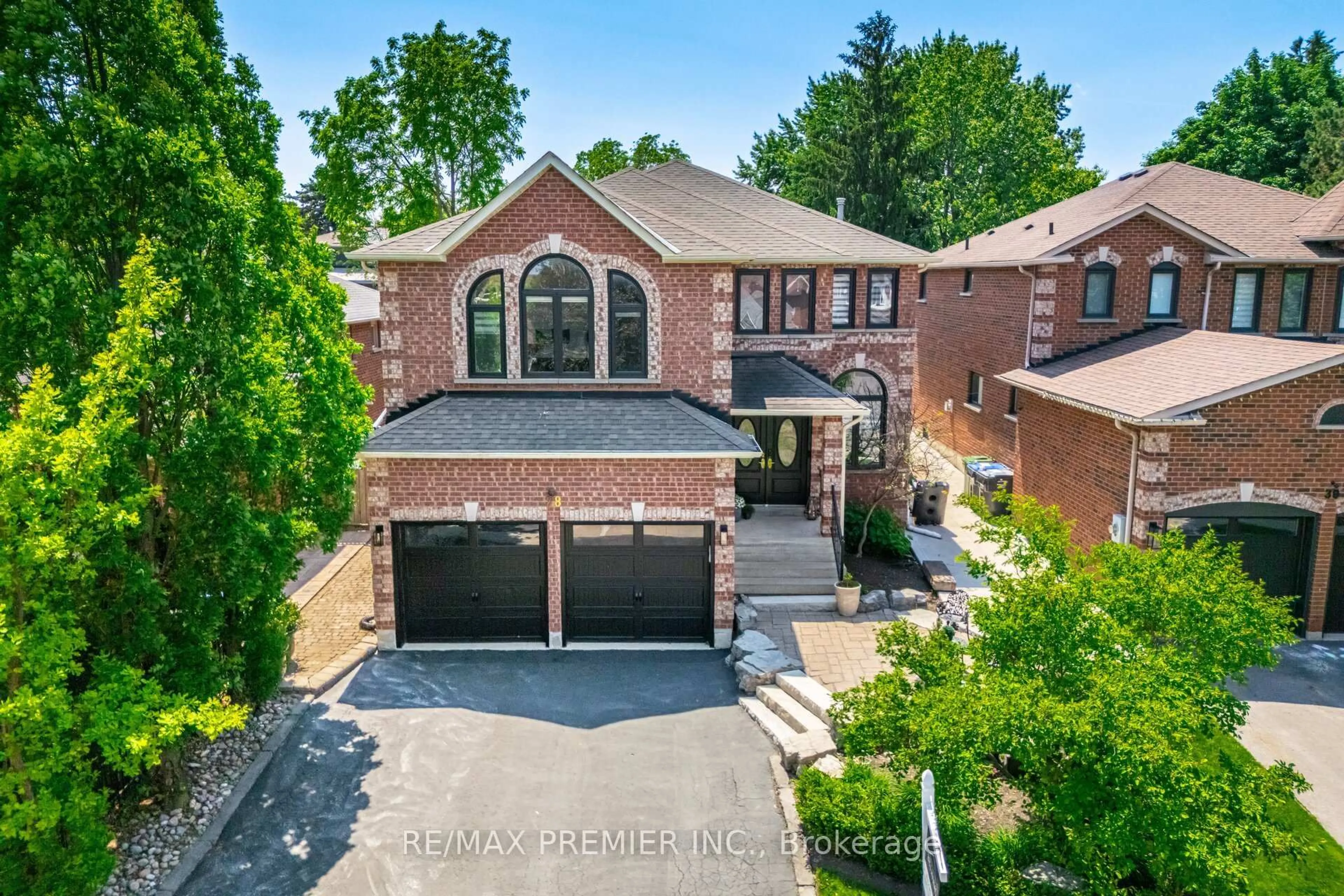 Home with brick exterior material, street for 28 Strawberry Hill Crt, Caledon Ontario L7E 1S1
