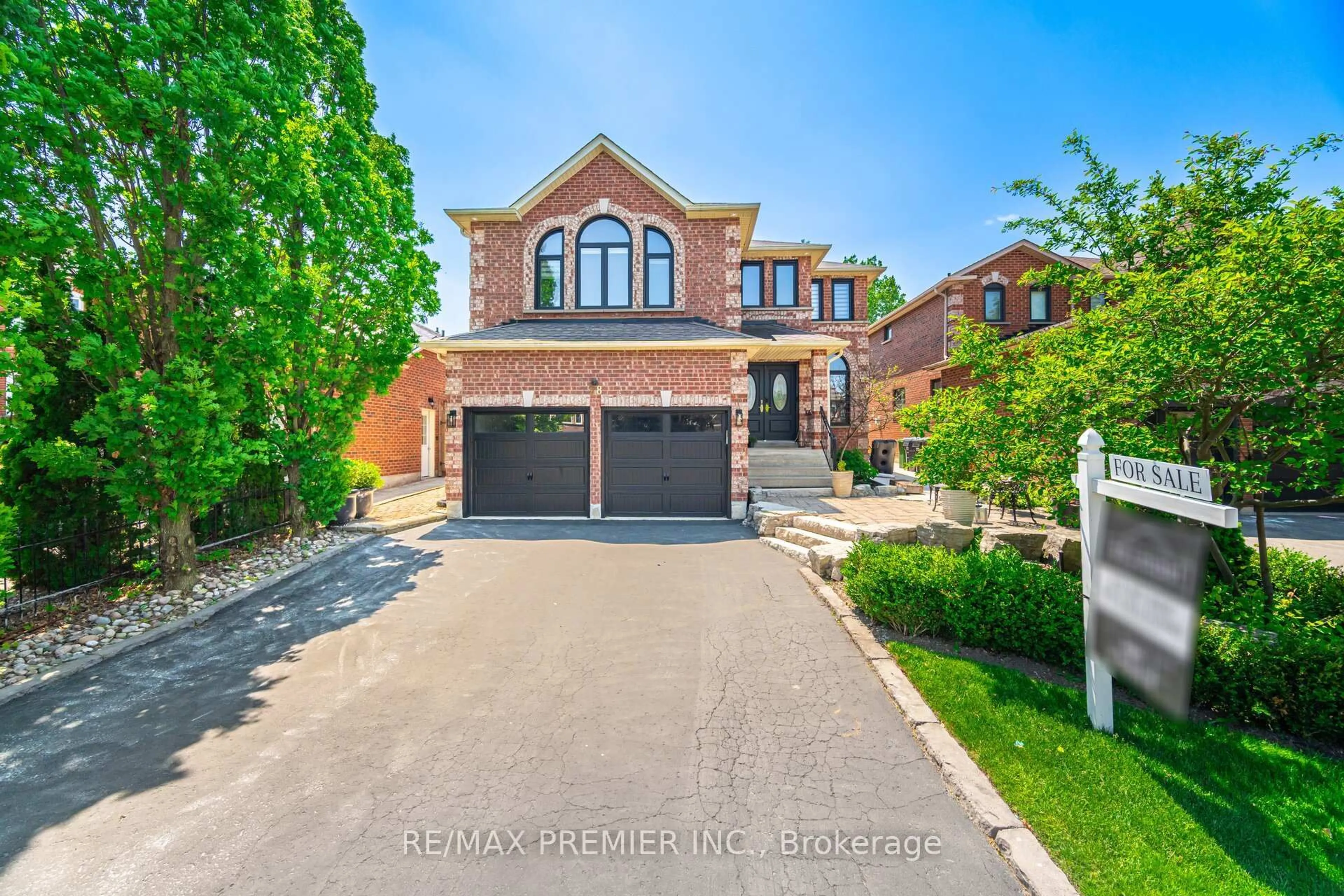 Home with brick exterior material, street for 28 Strawberry Hill Crt, Caledon Ontario L7E 1S1