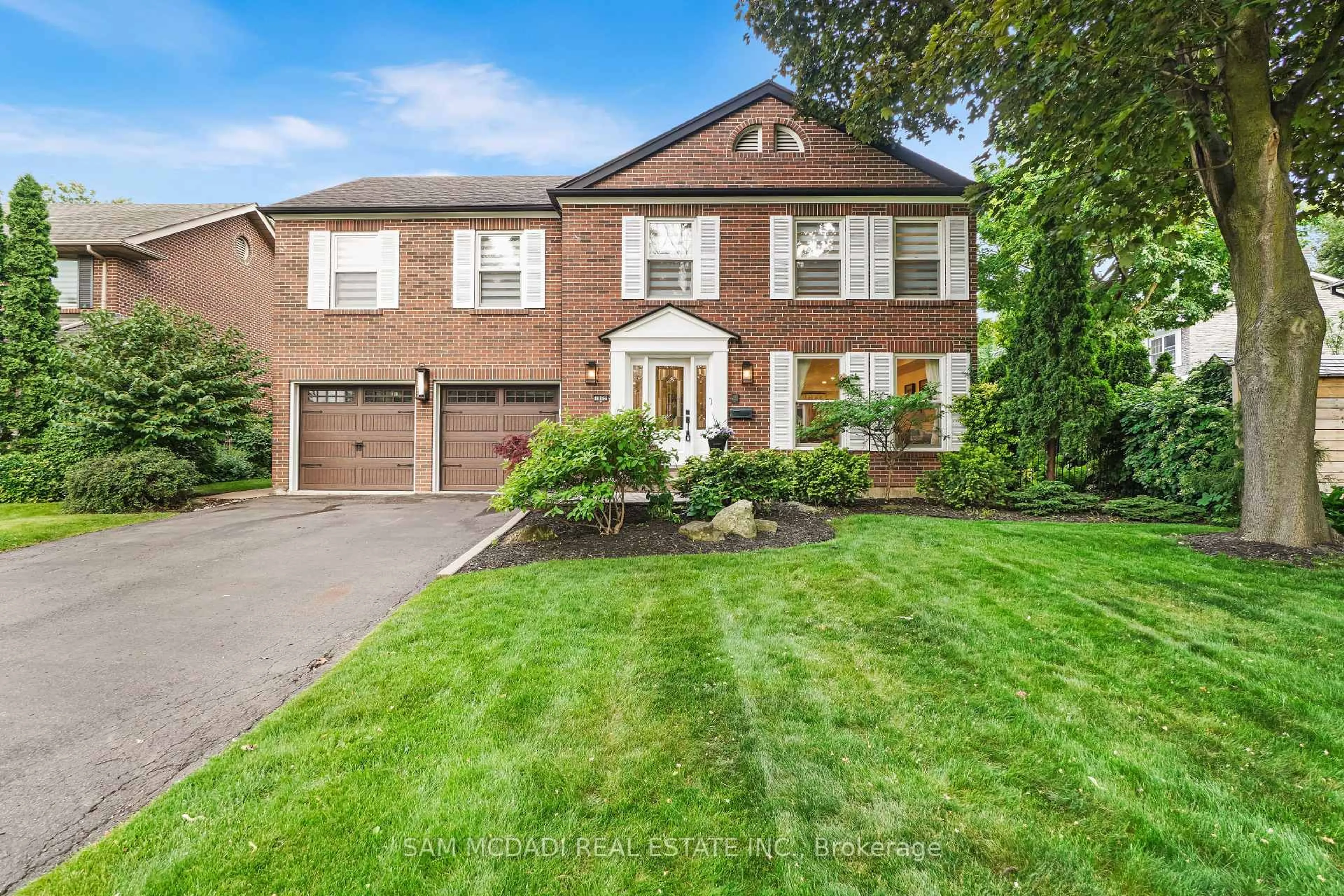 Home with brick exterior material, street for 1882 Sherwood Forrest Circ, Mississauga Ontario L5K 2E7