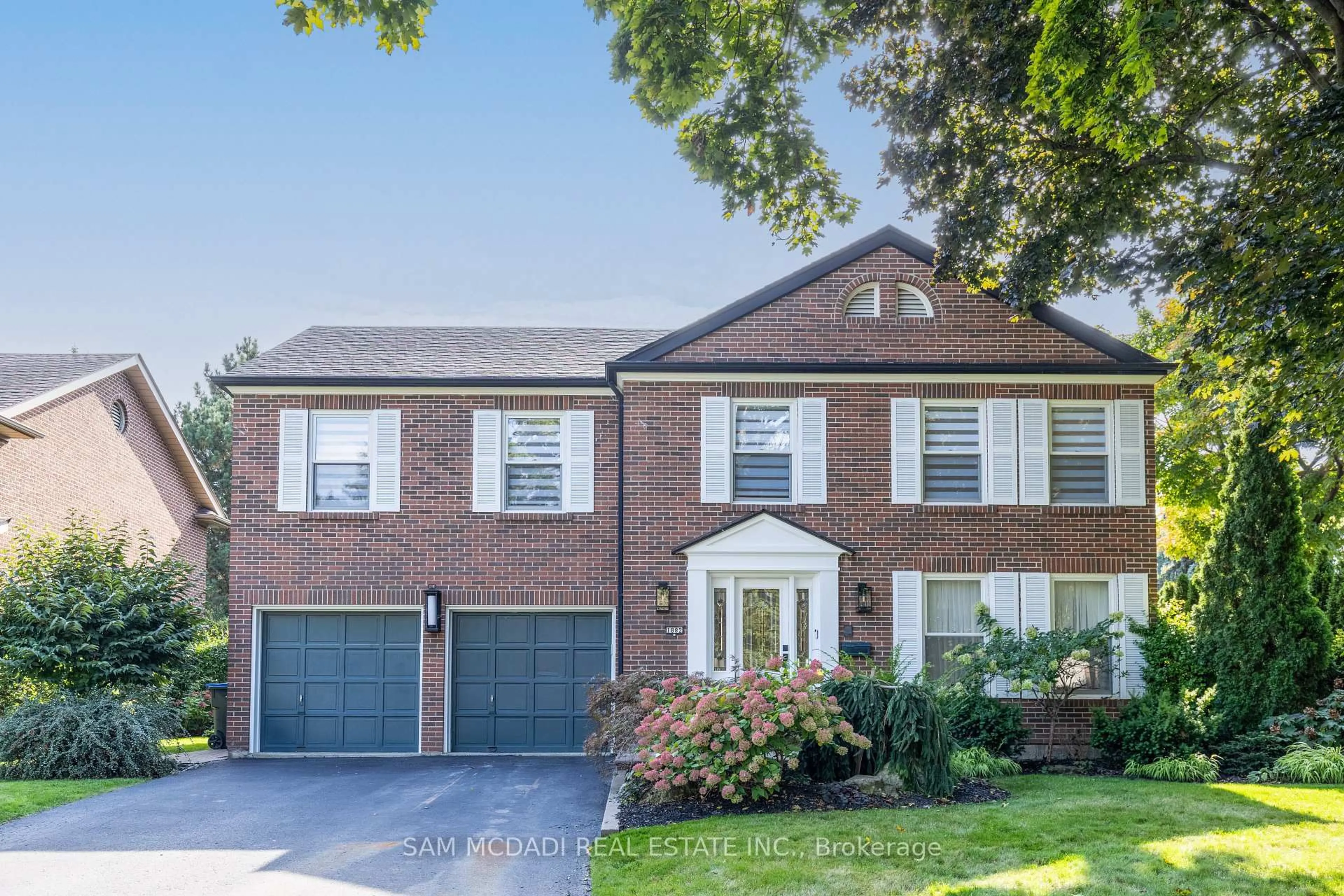 Home with brick exterior material, street for 1882 Sherwood Forrest Circ, Mississauga Ontario L5K 2E7