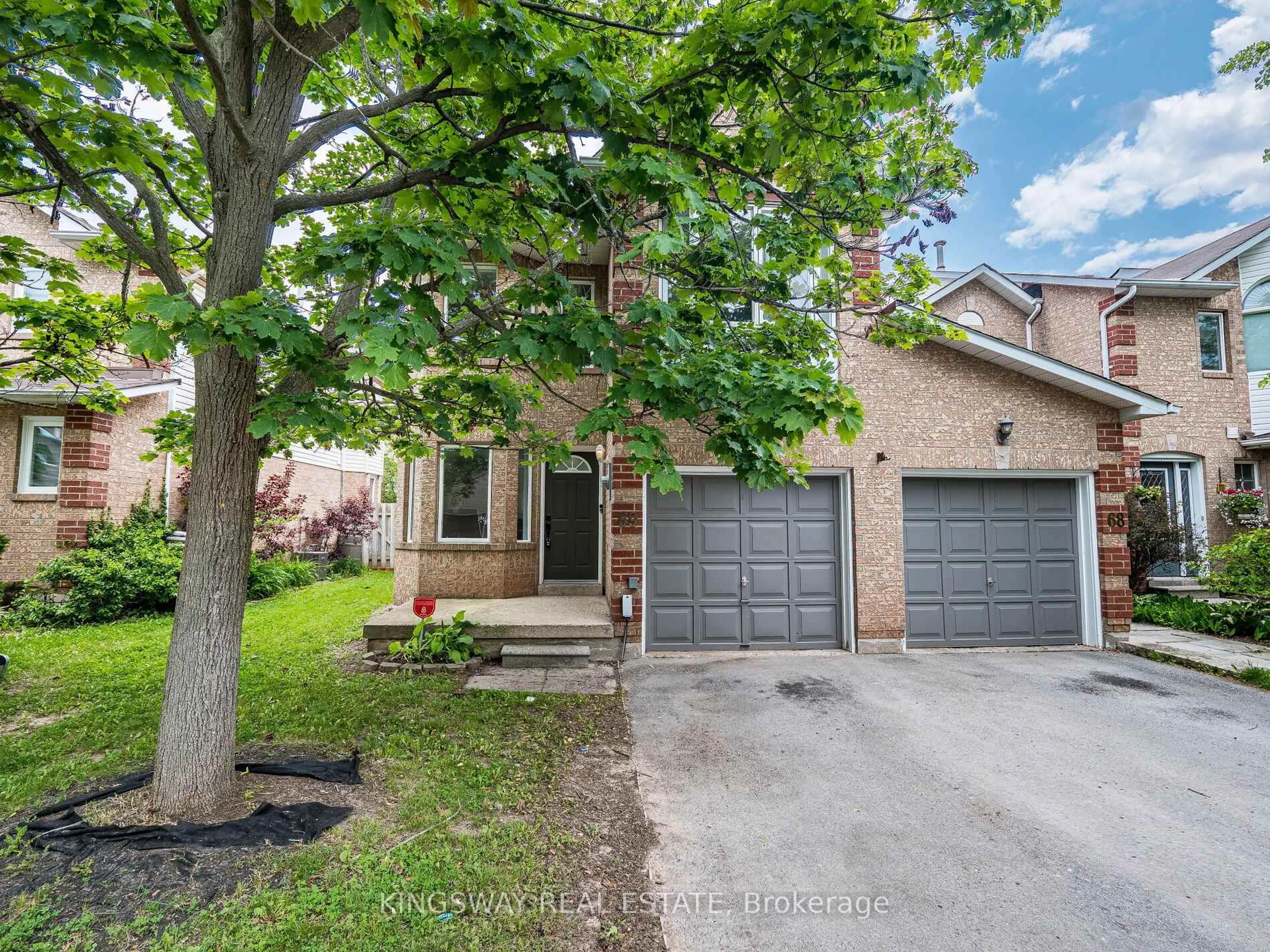A pic from outside/outdoor area/front of a property/back of a property/a pic from drone, street for 1240 Westview Terr #69, Oakville Ontario L6M 3M4