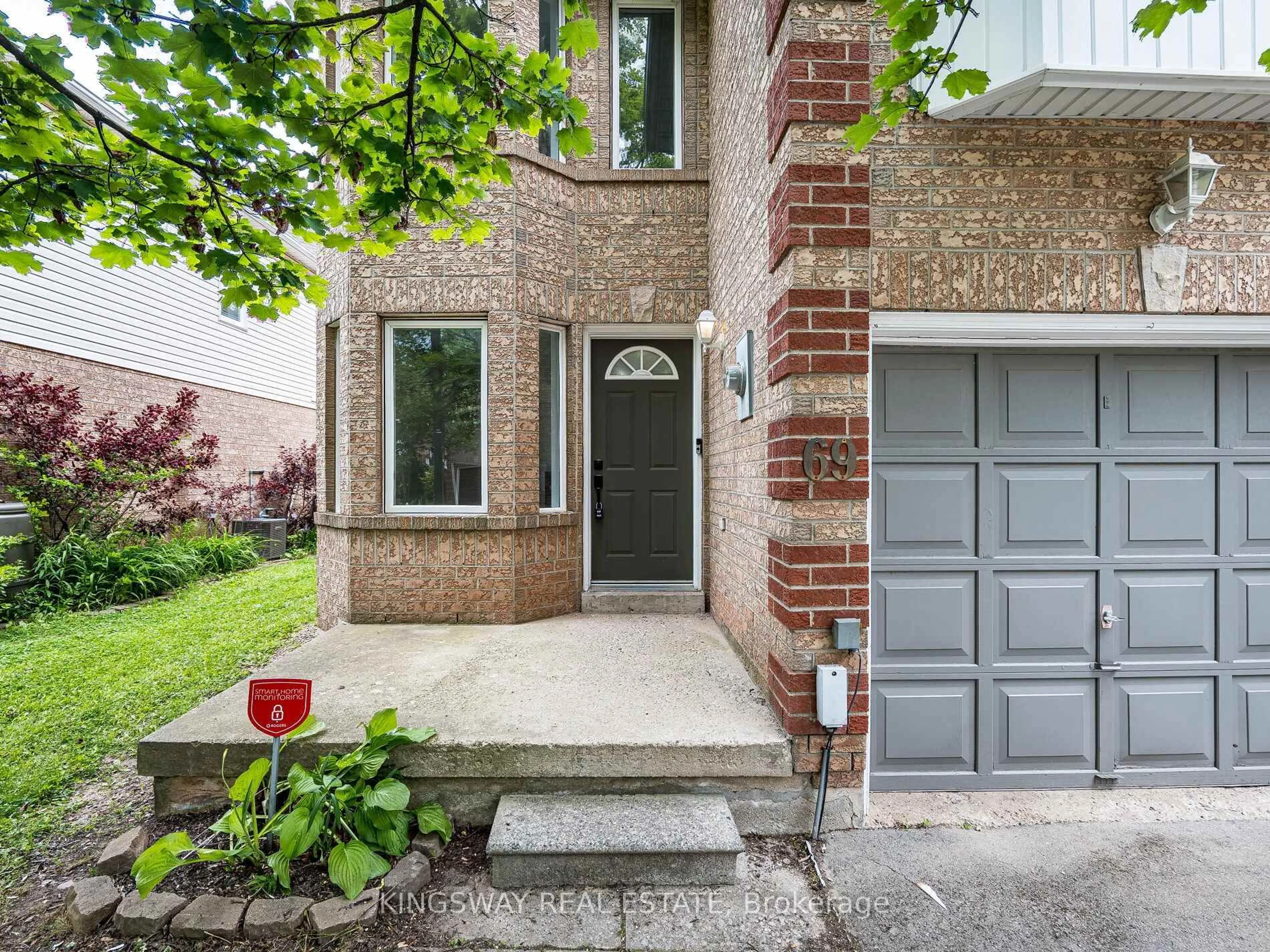 Home with brick exterior material, street for 1240 Westview Terr #69, Oakville Ontario L6M 3M4