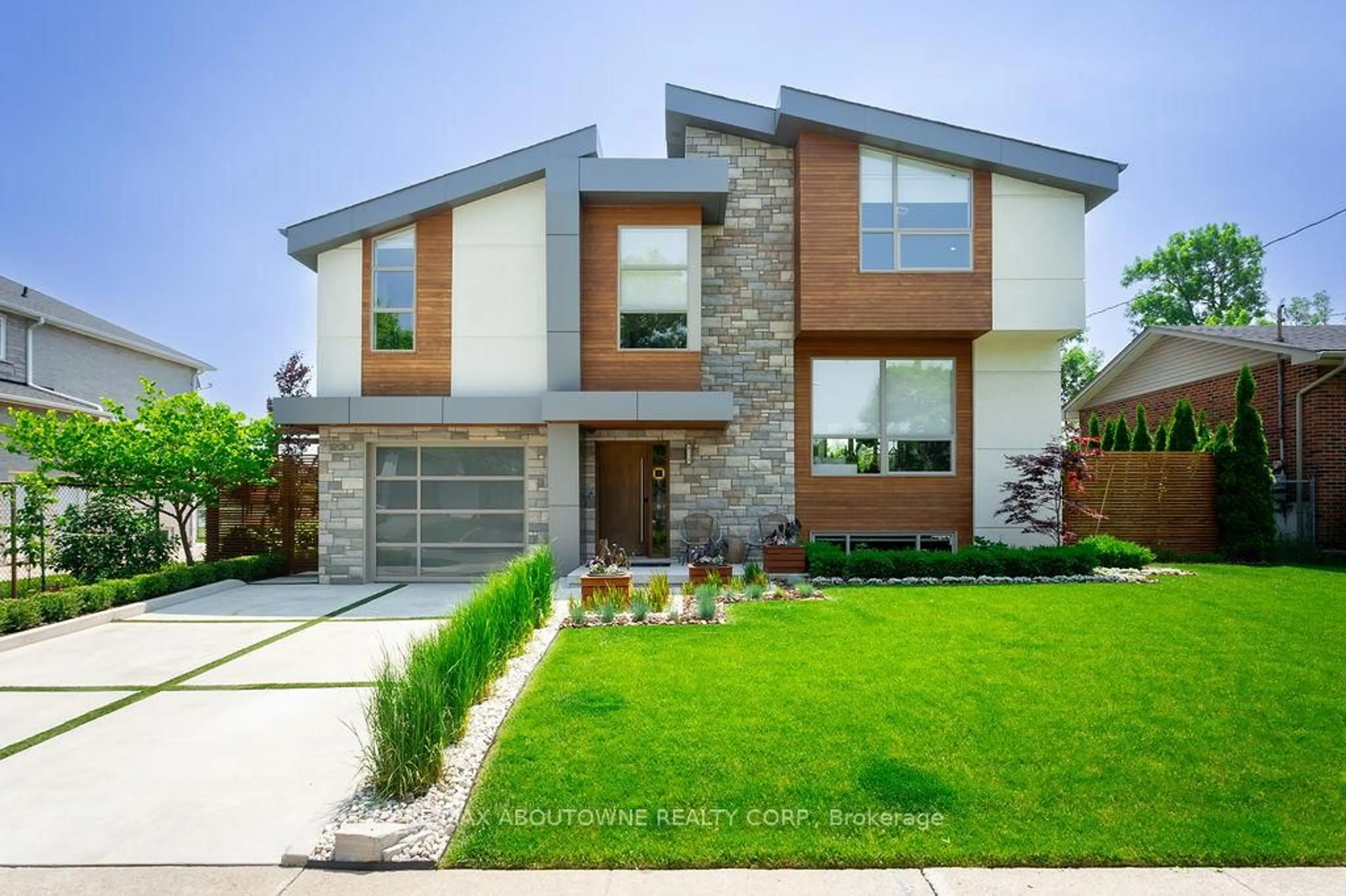 Home with brick exterior material, street for 230 Elmwood Rd, Oakville Ontario L6K 2B1