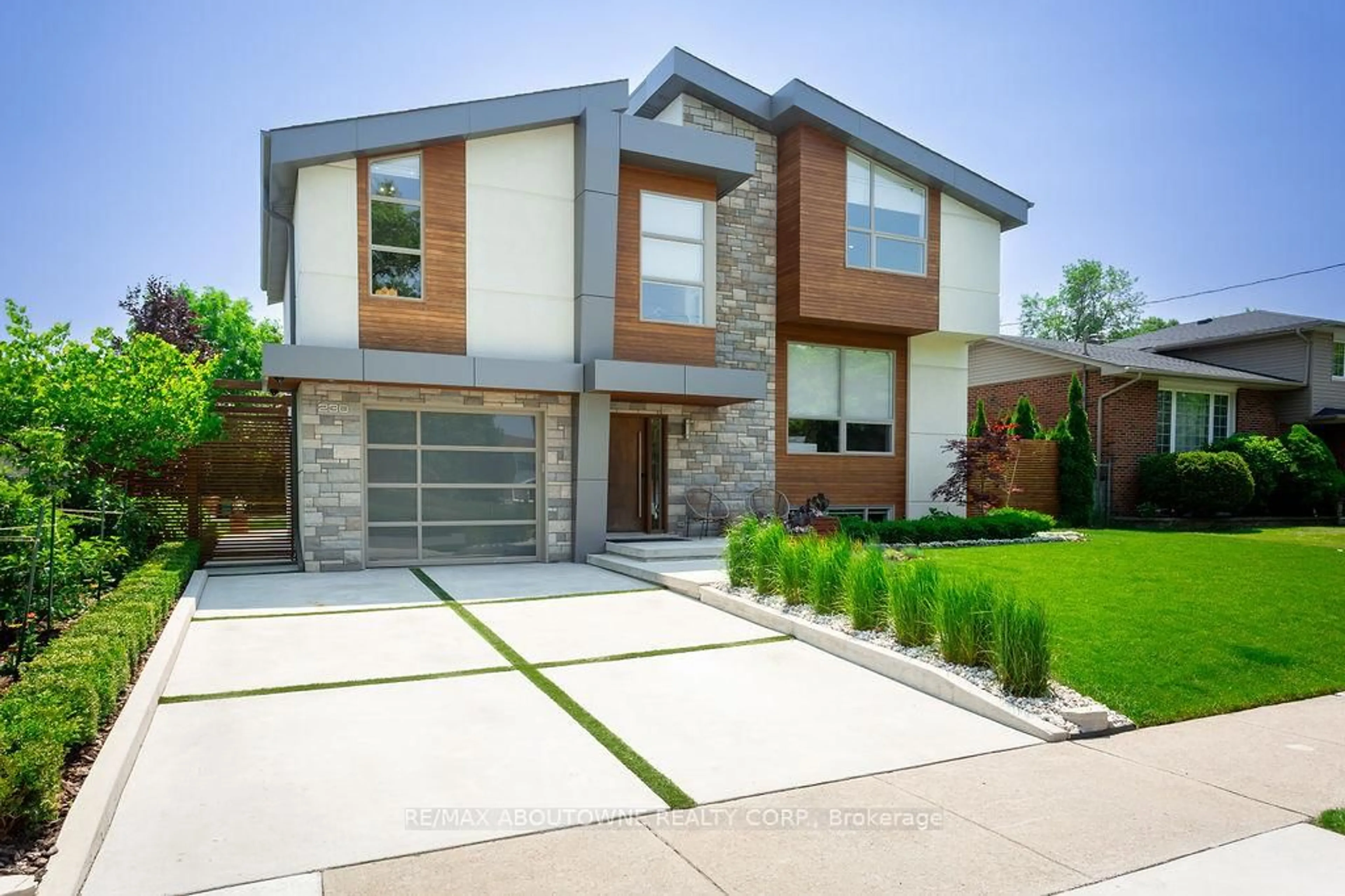 Home with brick exterior material, street for 230 Elmwood Rd, Oakville Ontario L6K 2B1