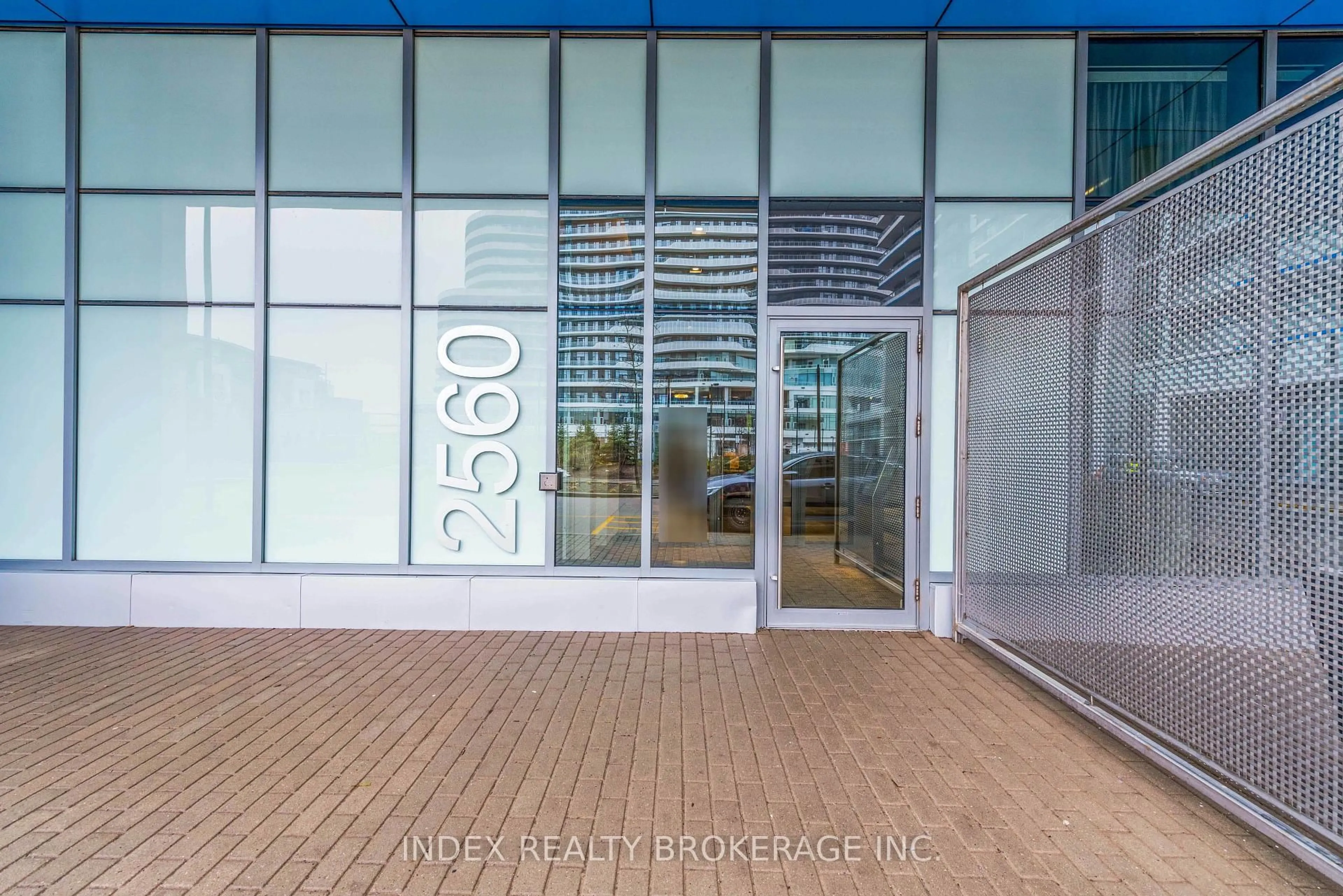 Indoor foyer for 2560 Eglington Ave #103, Mississauga Ontario L5M 0Y3
