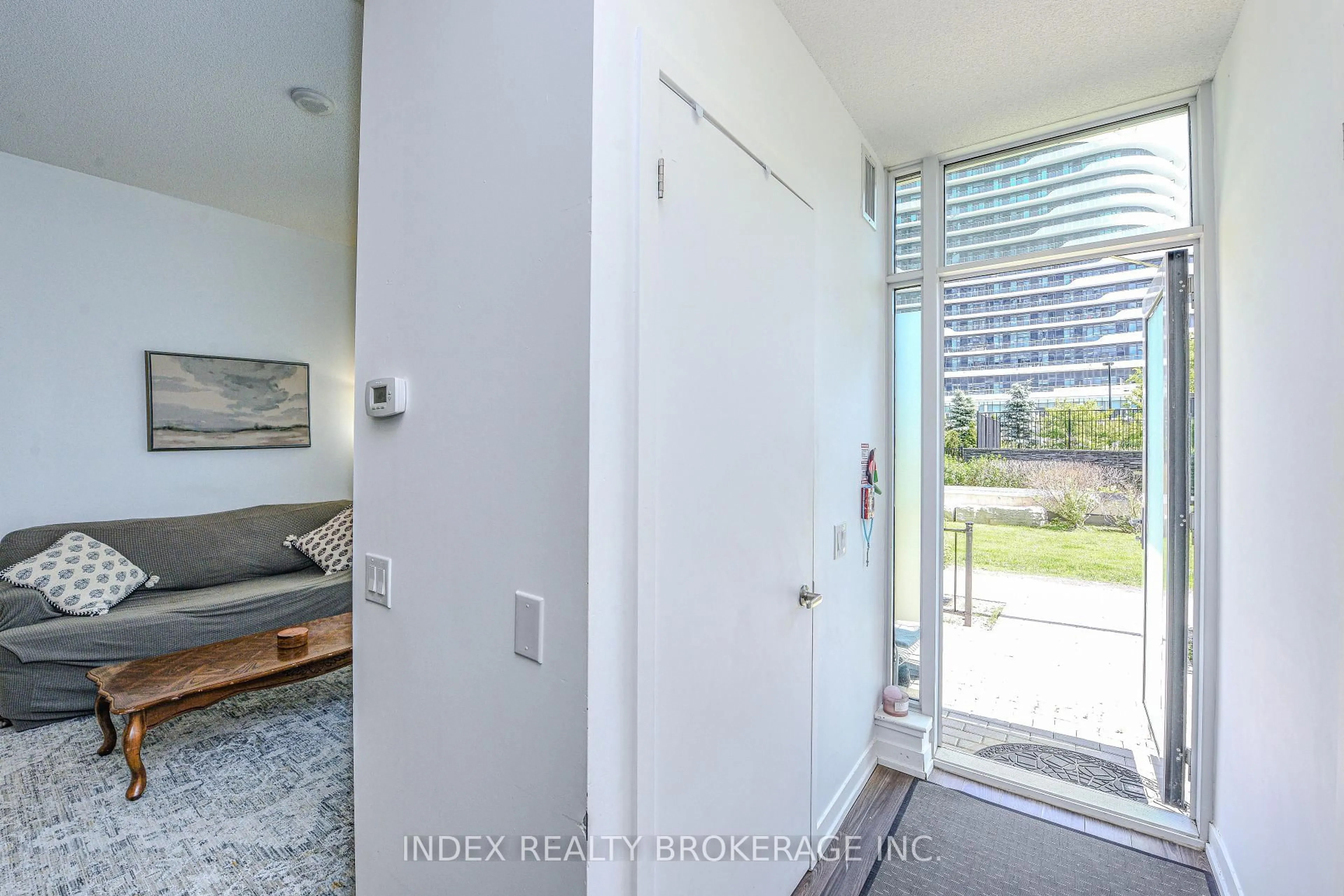 Indoor entryway for 2560 Eglington Ave #103, Mississauga Ontario L5M 0Y3